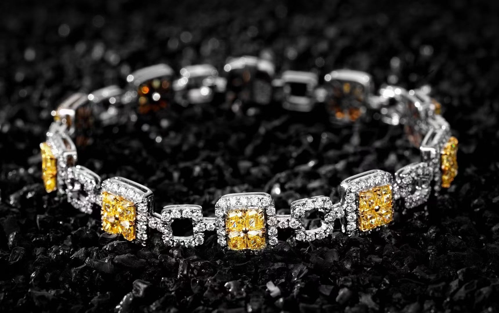 Luxurious Diamond-Encrusted Jewelry: Diamond Tianzi Bracelet - Yellow Diamond Bracelet