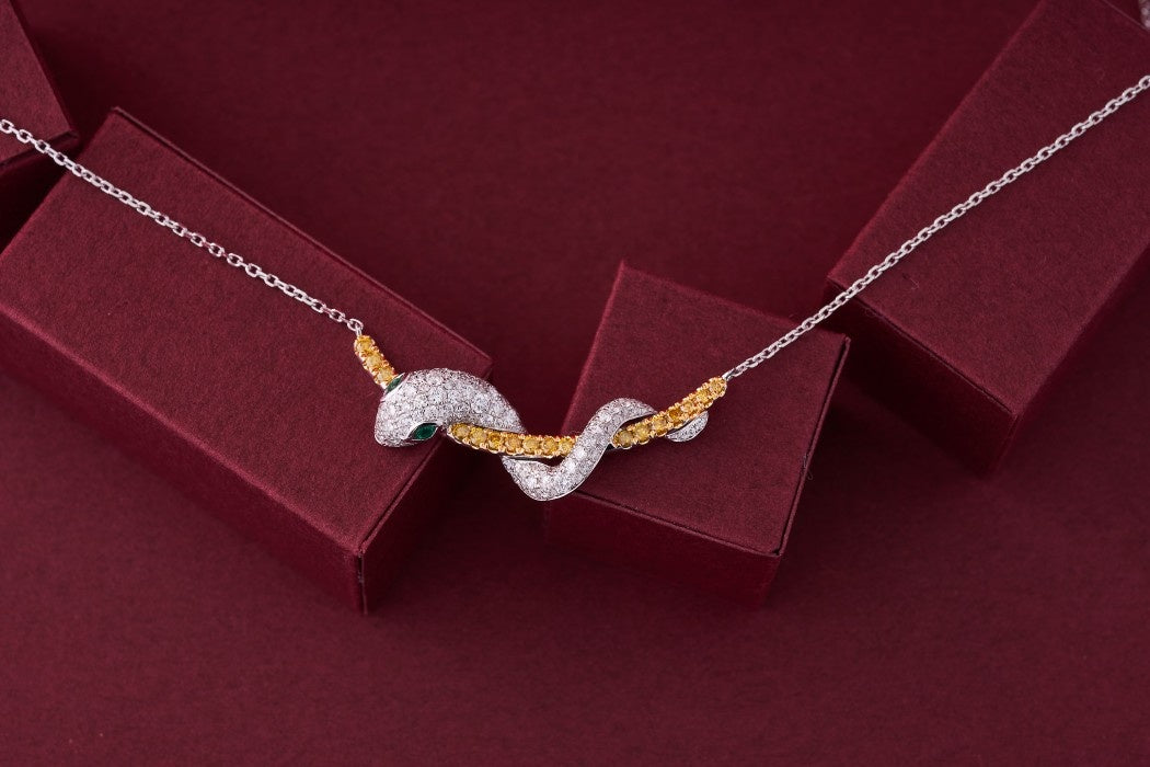 Luxurious Diamond Snake Pendant Jewelry - White Diamond Pendant