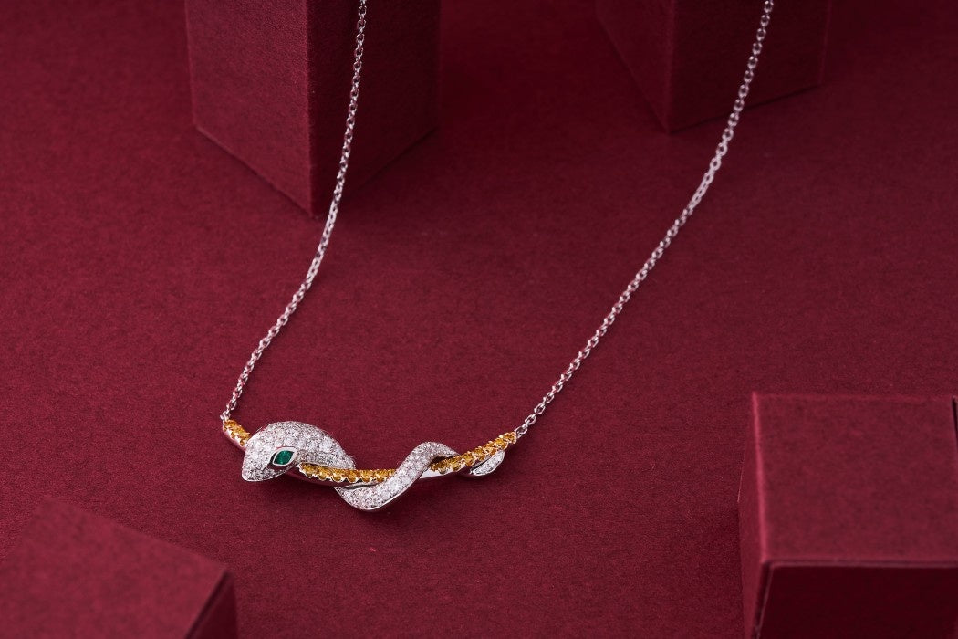 Luxurious Diamond Snake Pendant Jewelry - White Diamond Pendant