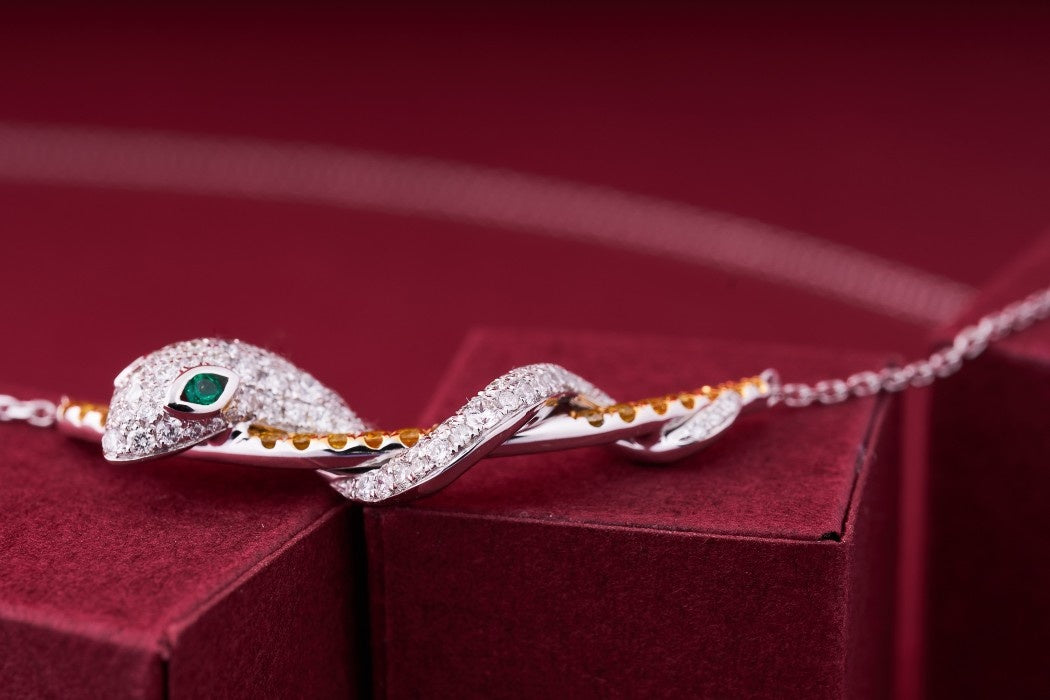 Luxurious Diamond Snake Pendant Jewelry - White Diamond Pendant