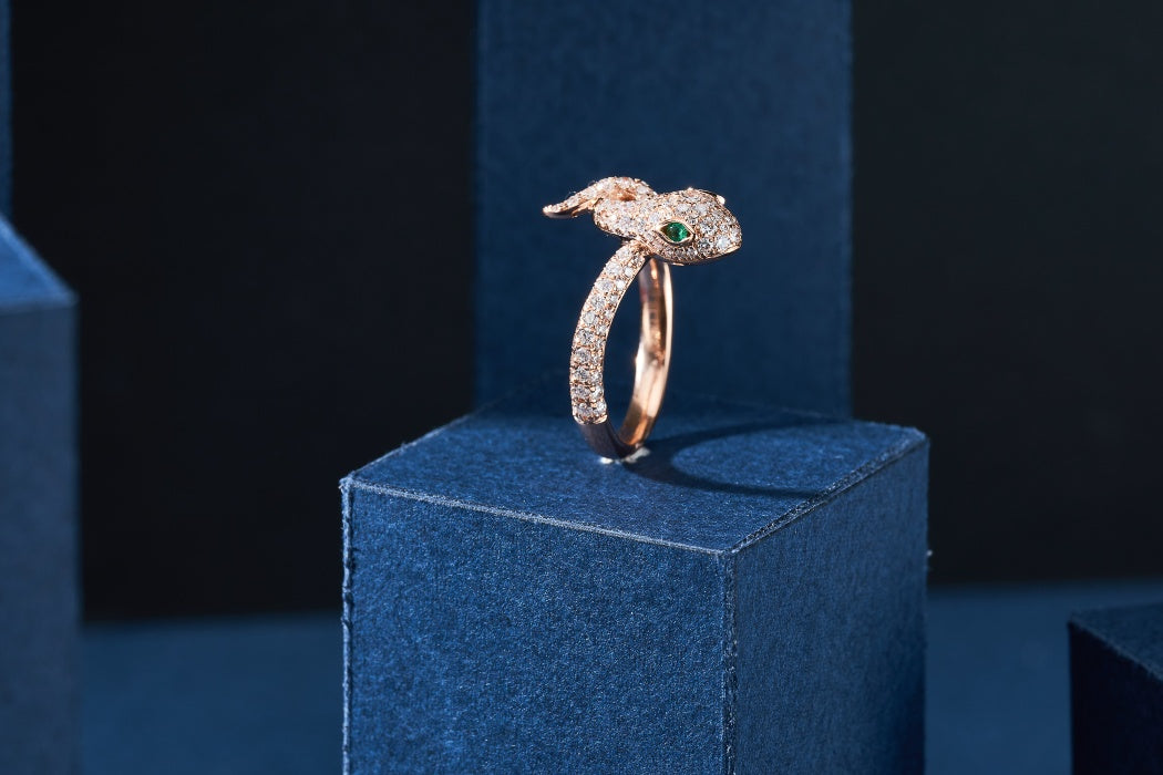 Luxurious Diamond Snake Ring - Exclusive Jewelry Piece - White Diamond Ring