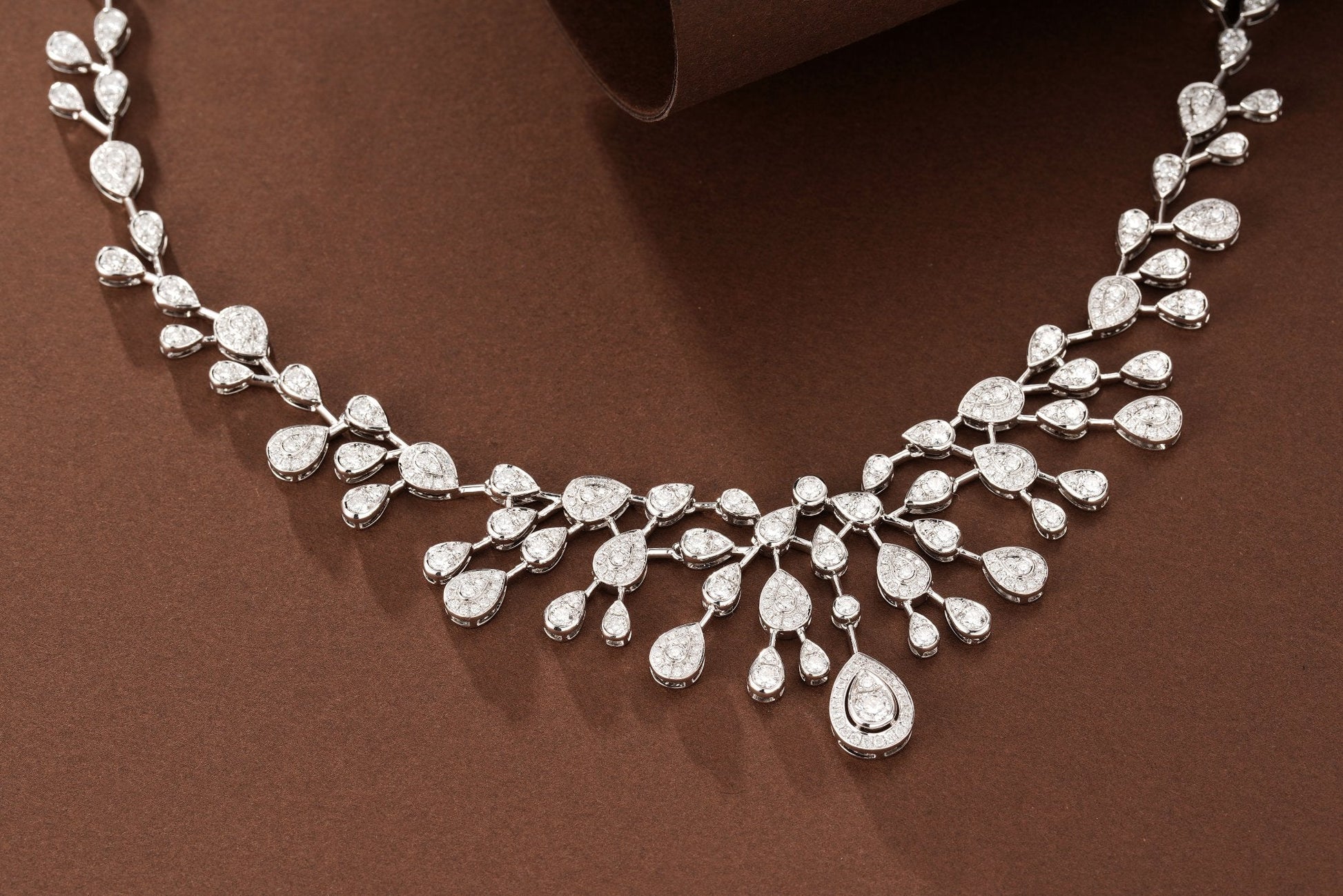 Luxurious Diamond Waterdrop Pendant Set - Exquisite Jewelry Piece - White Diamond Necklace