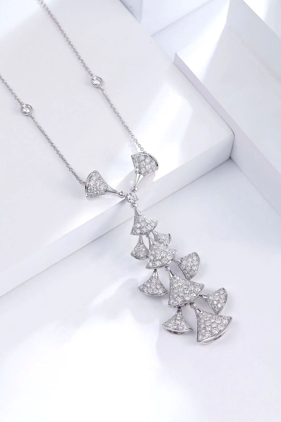 Luxurious Fan Pendant Jewelry with Diamonds - White Diamond Pendant