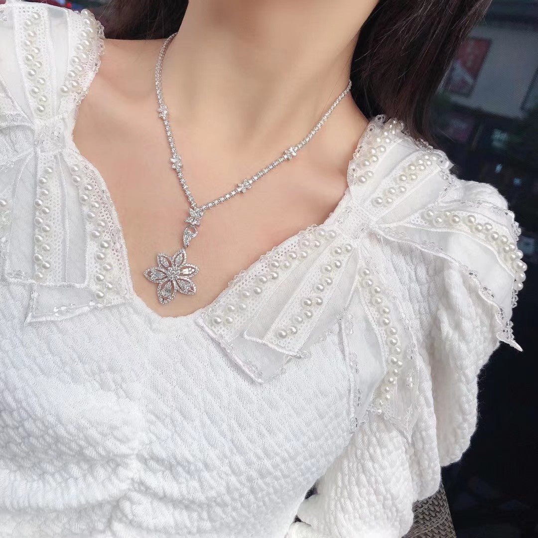 Luxurious Four-Leaf Marquise Pendant Necklace – Premium Jewelry - Universal Chain