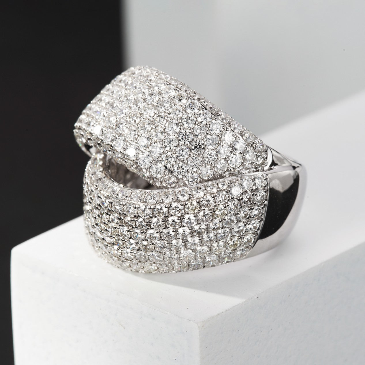 Luxurious Full-Cut Round Diamond Crossover Ring - Premium Jewelry - White Diamond Ring