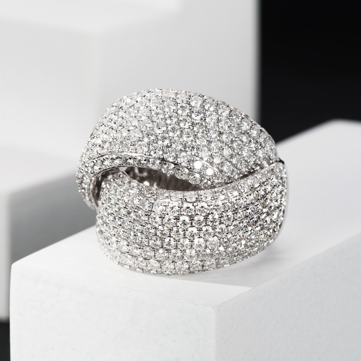 Luxurious Full-Cut Round Diamond Crossover Ring - Premium Jewelry - White Diamond Ring