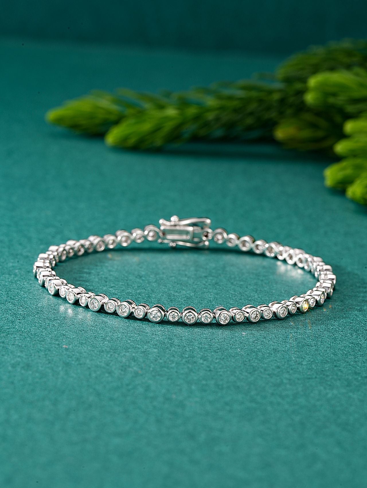 Luxurious Full-Pavé Diamond Bracelet - Premium Jewelry Collection - White Diamond Bracelet