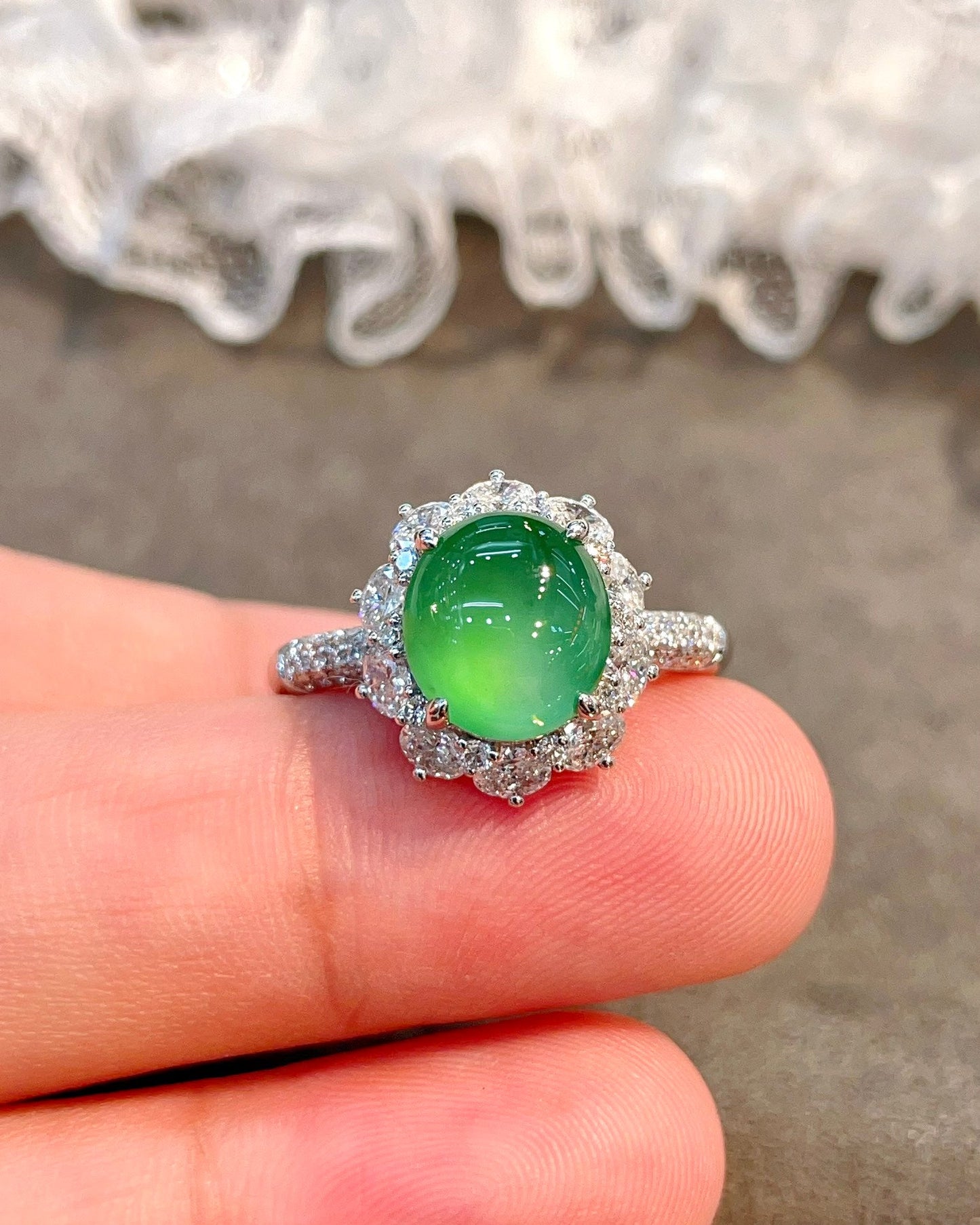 Luxurious Jade Ring in 18k Gold with Diamonds | Premium Jewelry Jeweler.Jewelry