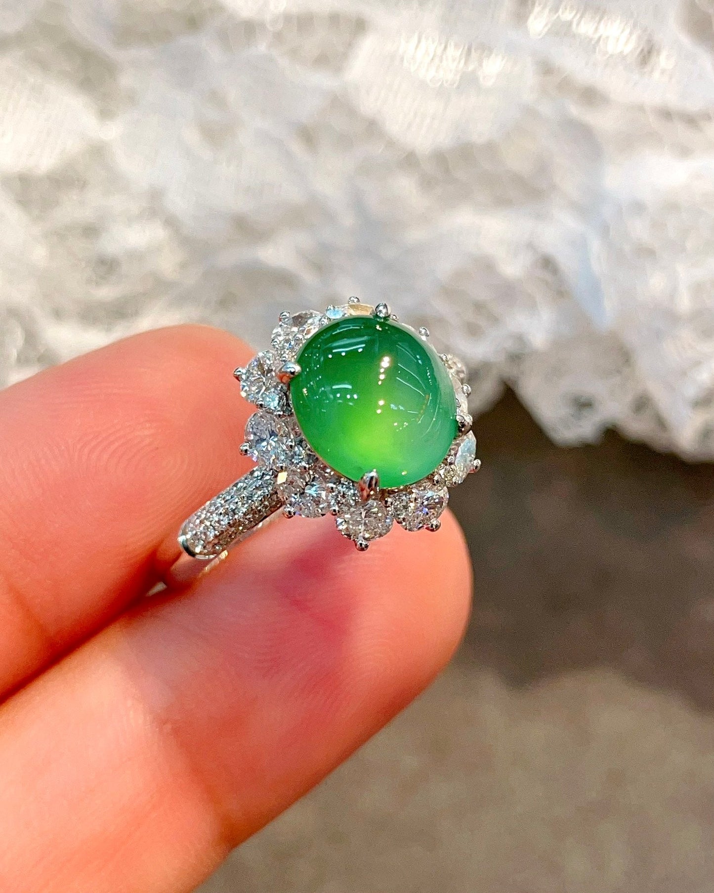 Luxurious Jade Ring in 18k Gold with Diamonds | Premium Jewelry Jeweler.Jewelry