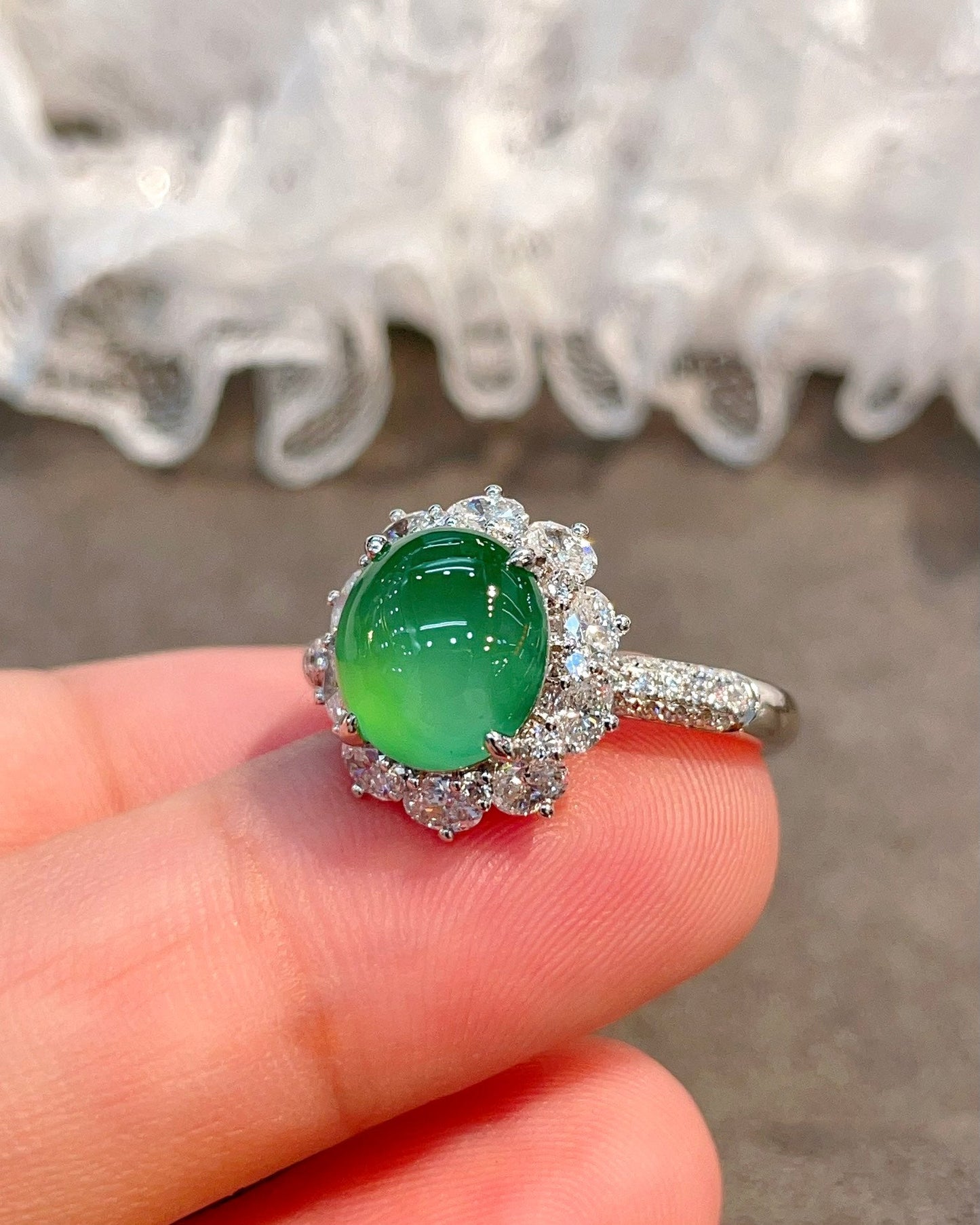 Luxurious Jade Ring in 18k Gold with Diamonds | Premium Jewelry Jeweler.Jewelry