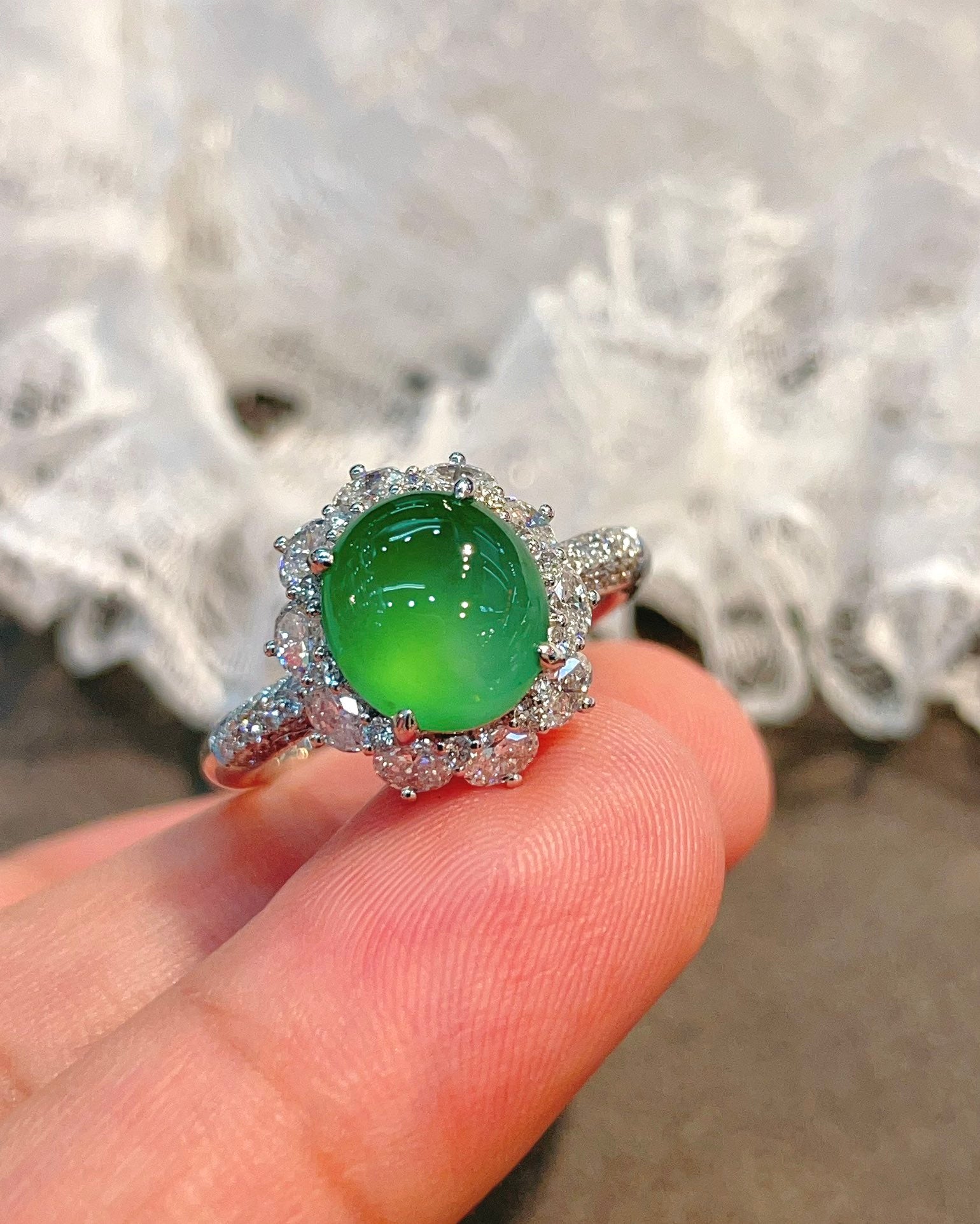 Luxurious Jade Ring in 18k Gold with Diamonds | Premium Jewelry Jeweler.Jewelry