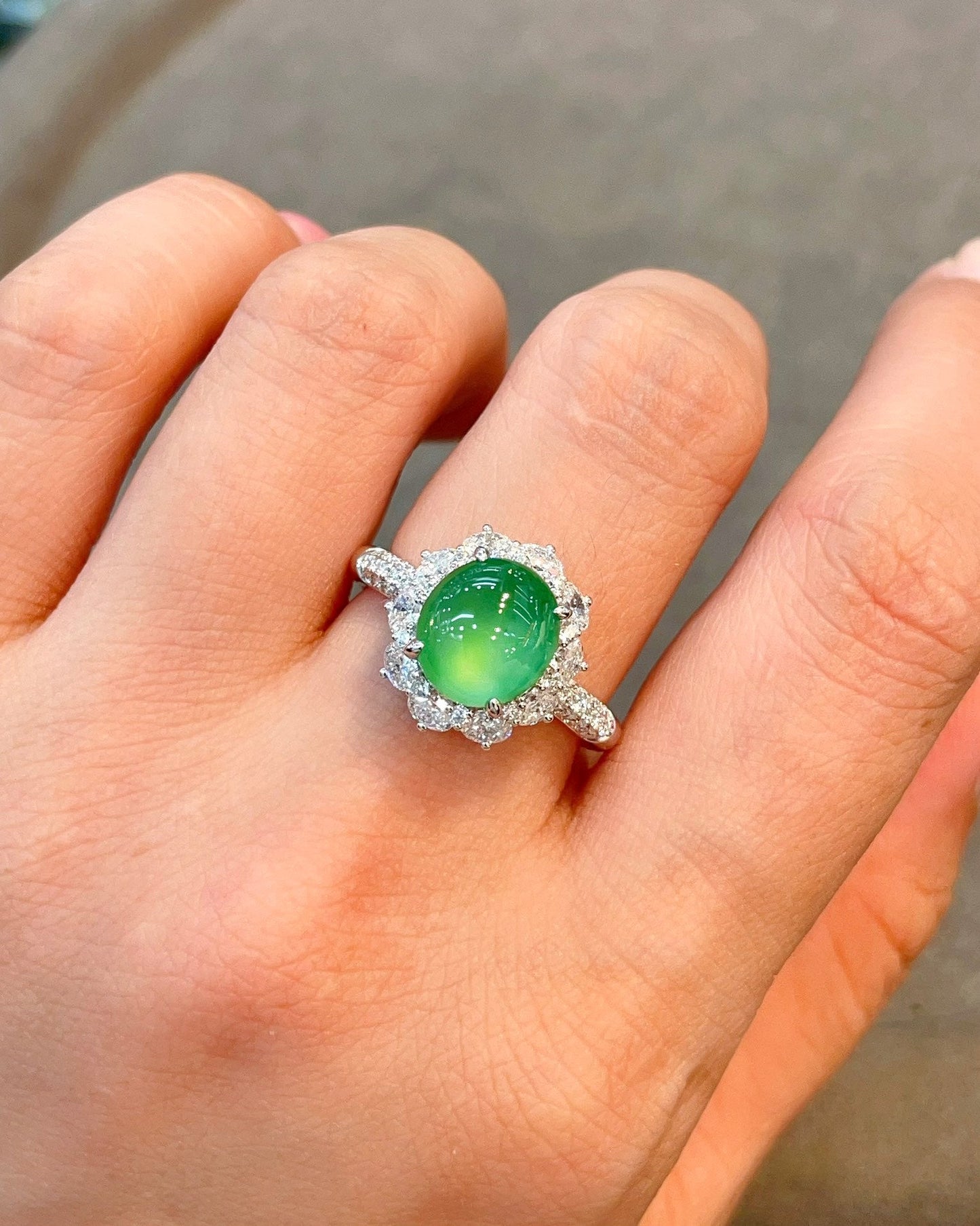 Luxurious Jade Ring in 18k Gold with Diamonds | Premium Jewelry Jeweler.Jewelry