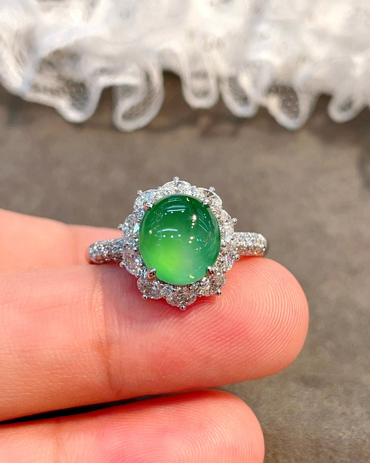 Luxurious Jade Ring in 18k Gold with Diamonds | Premium Jewelry Jeweler.Jewelry