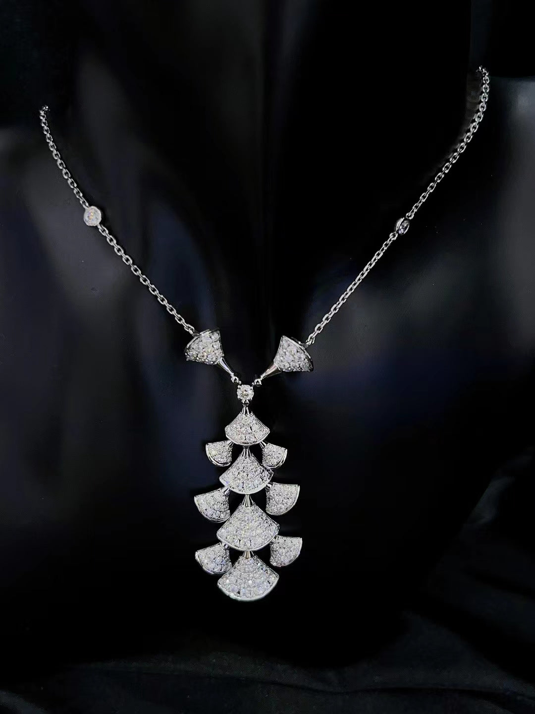 Luxurious Leaf Jewelry Set – A Sparkling Embrace of Nature’s Elegance - White Diamond Set System