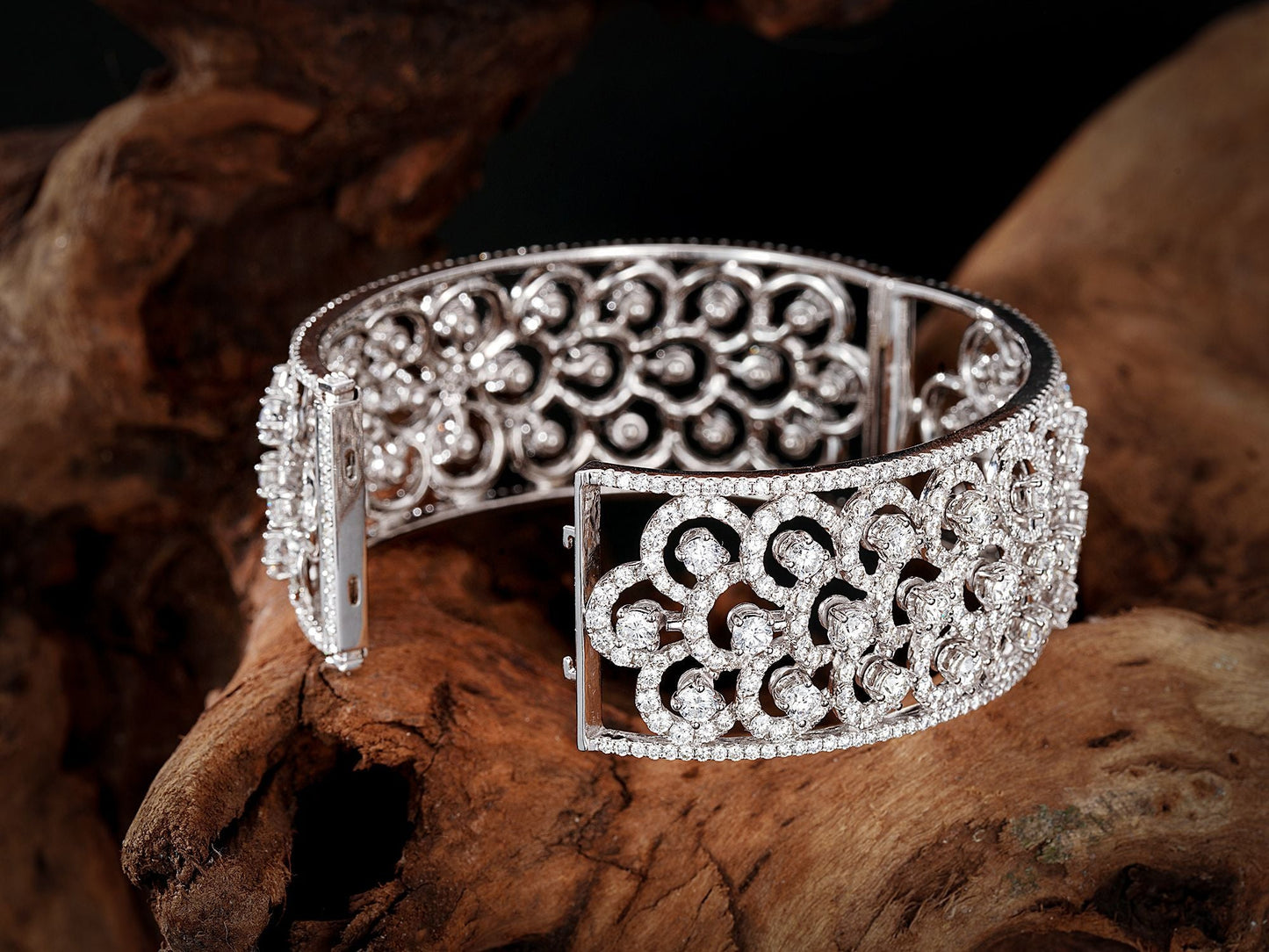 Luxurious Round Diamond Bracelet - Premium Jewelry Piece - White Diamond Bracelet