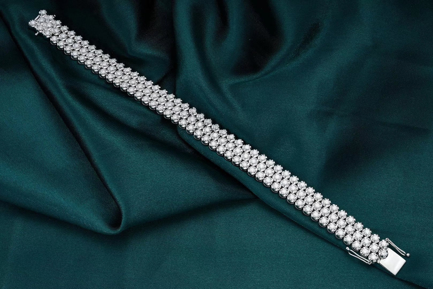 Luxurious Round Diamond Bracelet - Premium Jewelry - White Diamond Bracelet