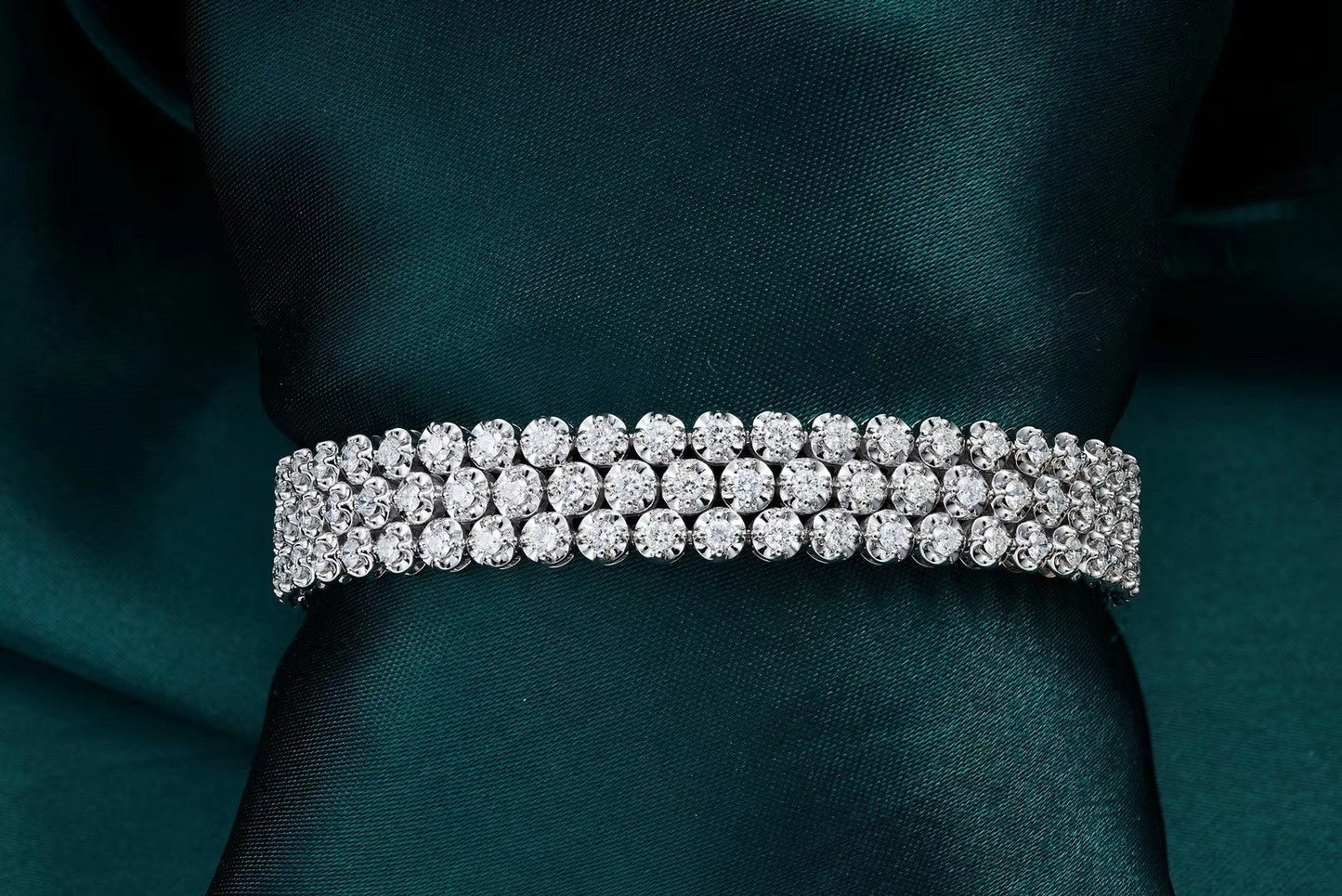 Luxurious Round Diamond Bracelet - Premium Jewelry - White Diamond Bracelet