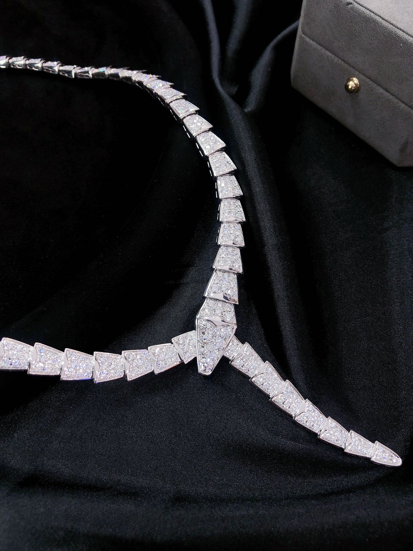 Luxurious Snake-Shaped Pendant Necklace - Premium Jewelry - White Diamond Necklace