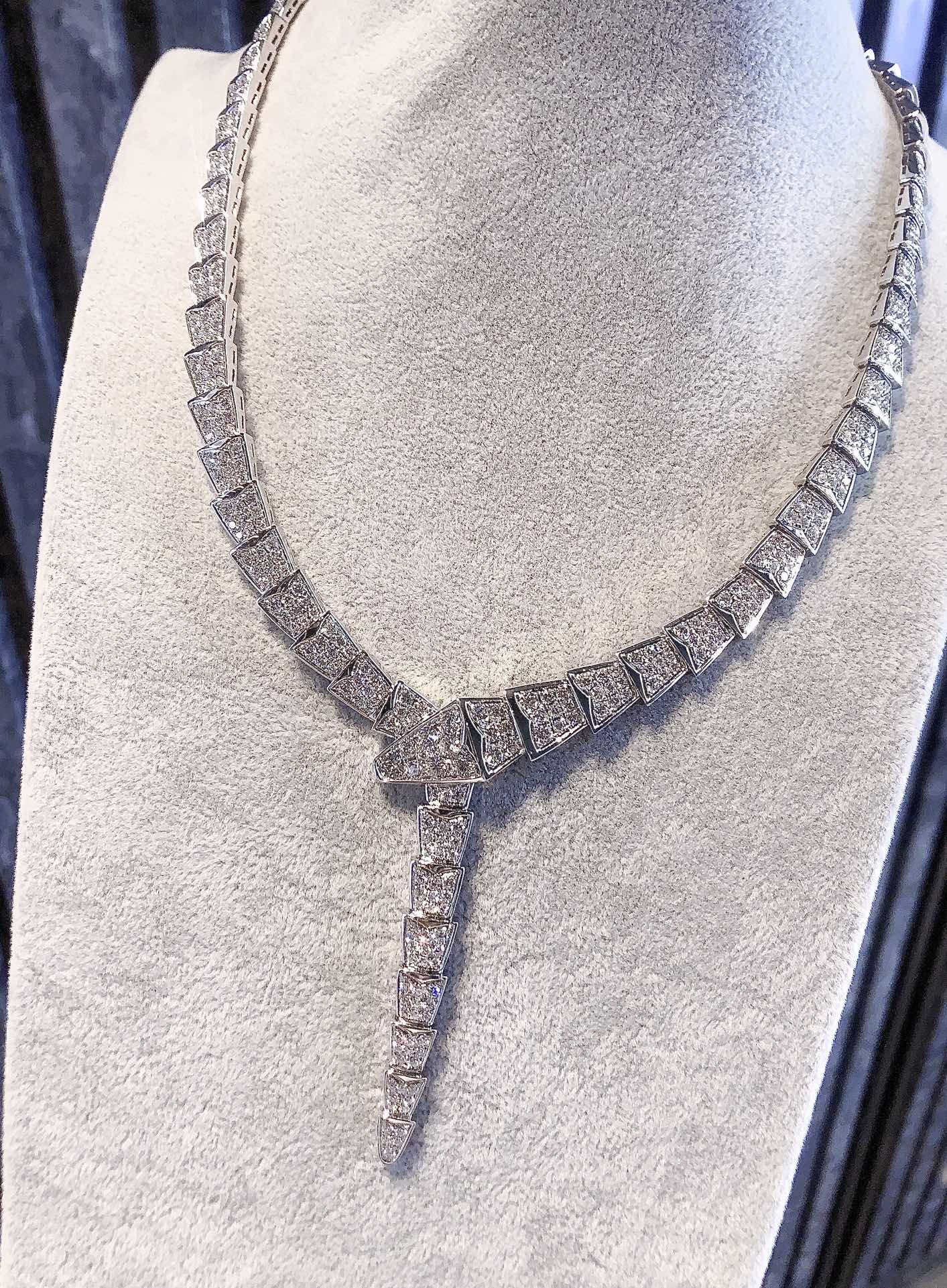 Luxurious Snake-Shaped Pendant Necklace - Premium Jewelry - White Diamond Necklace