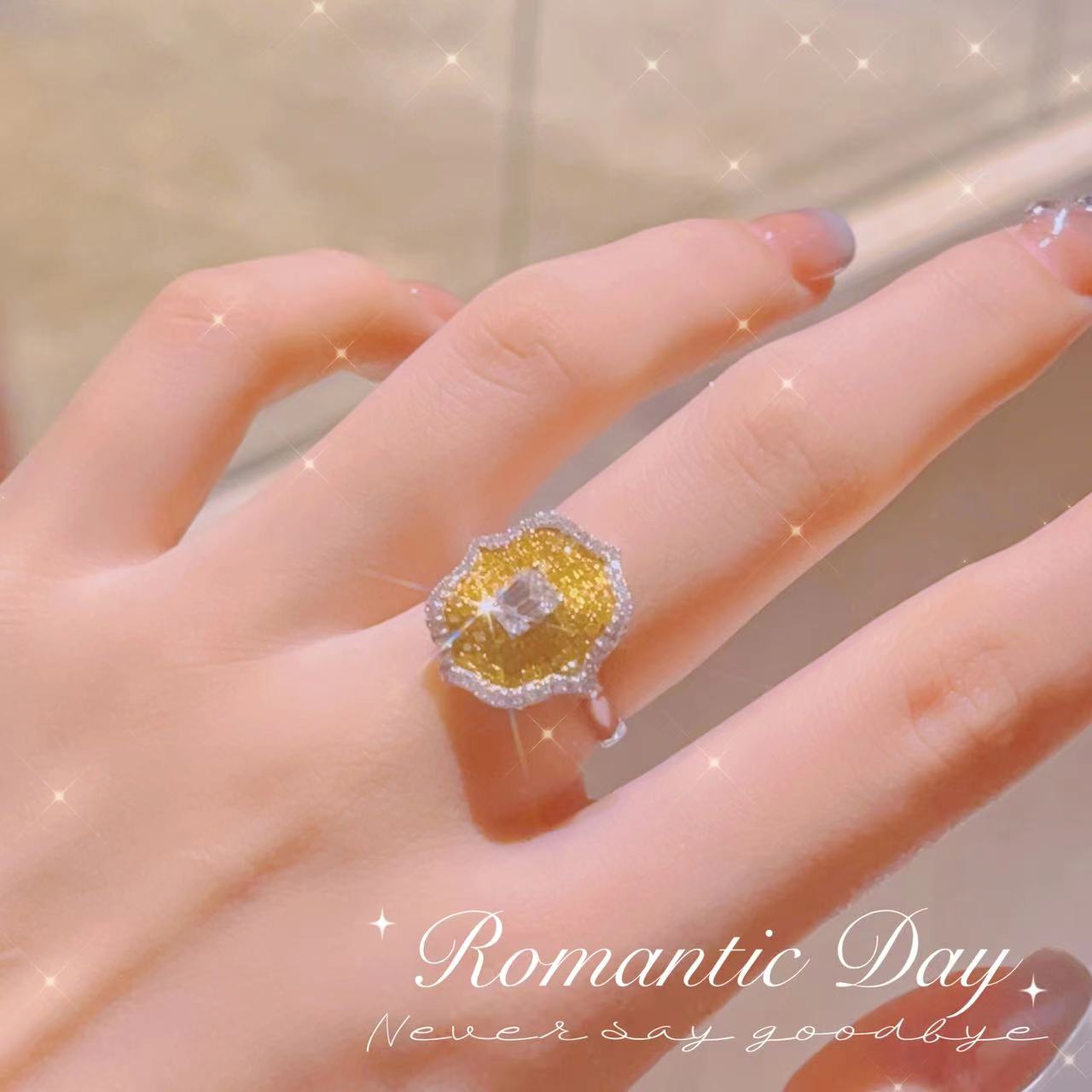 Luxurious Yellow Diamond and Emerald Small Ring - Fine Jewelry Collection - Yellow Diamond Ring