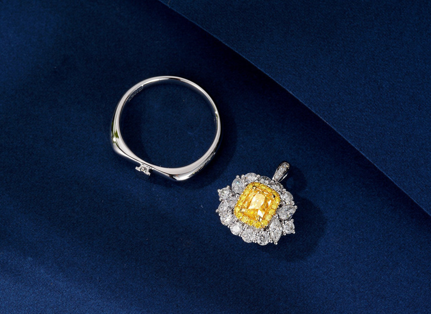 Luxurious Yellow Diamond Pillow-Shaped Marquise Two-Way Ring | Premium Jewelry - Yellow Diamond Ring