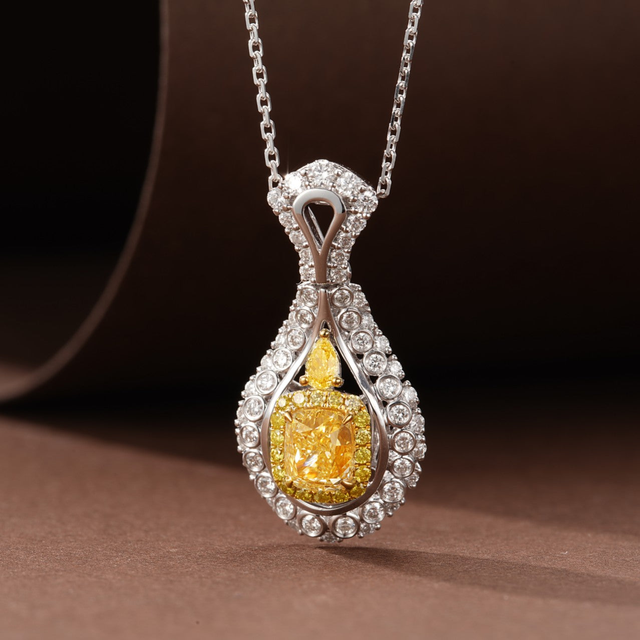 Luxurious Yellow Diamond Pipa Pendant Jewelry - Yellow Diamond Pendant