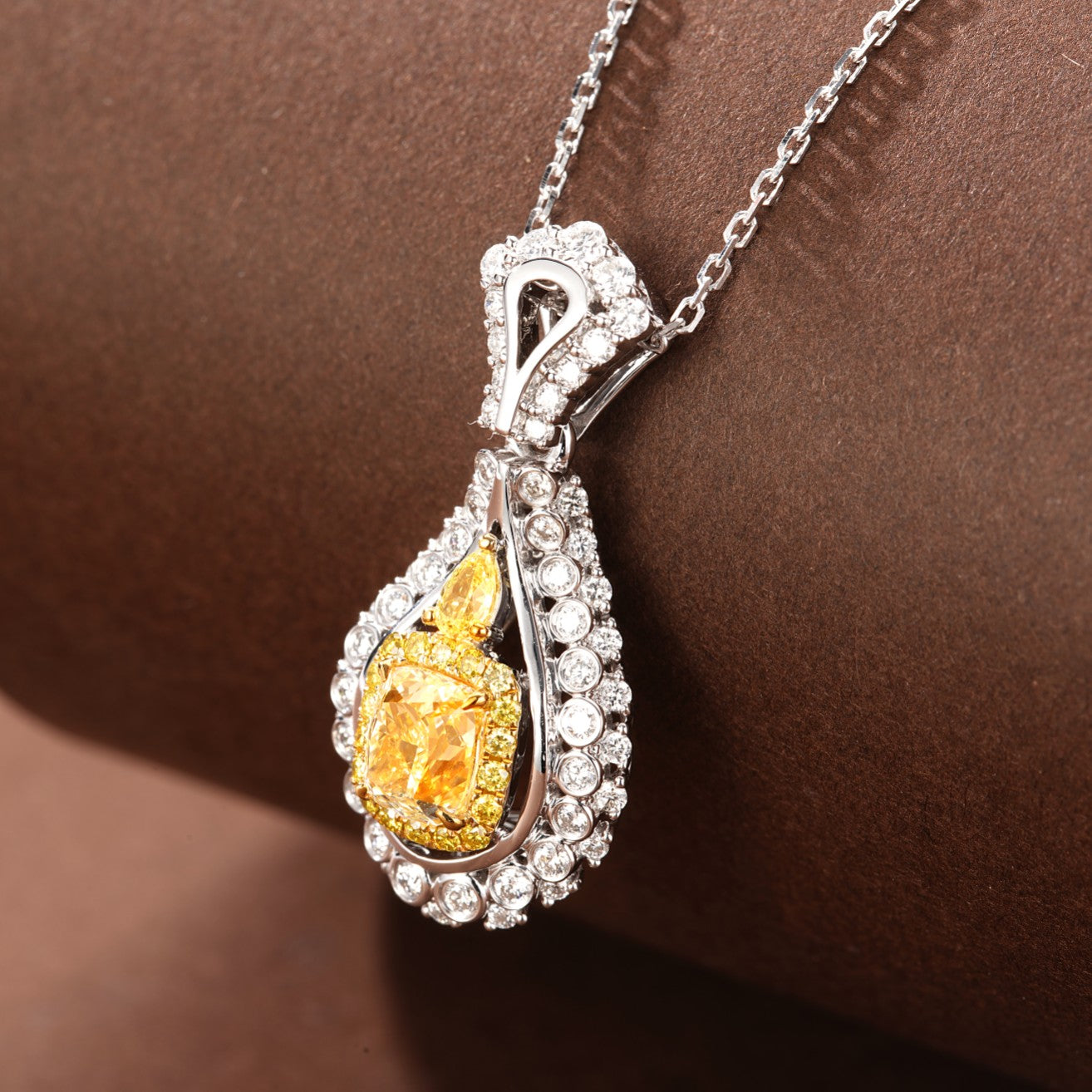 Luxurious Yellow Diamond Pipa Pendant Jewelry - Yellow Diamond Pendant