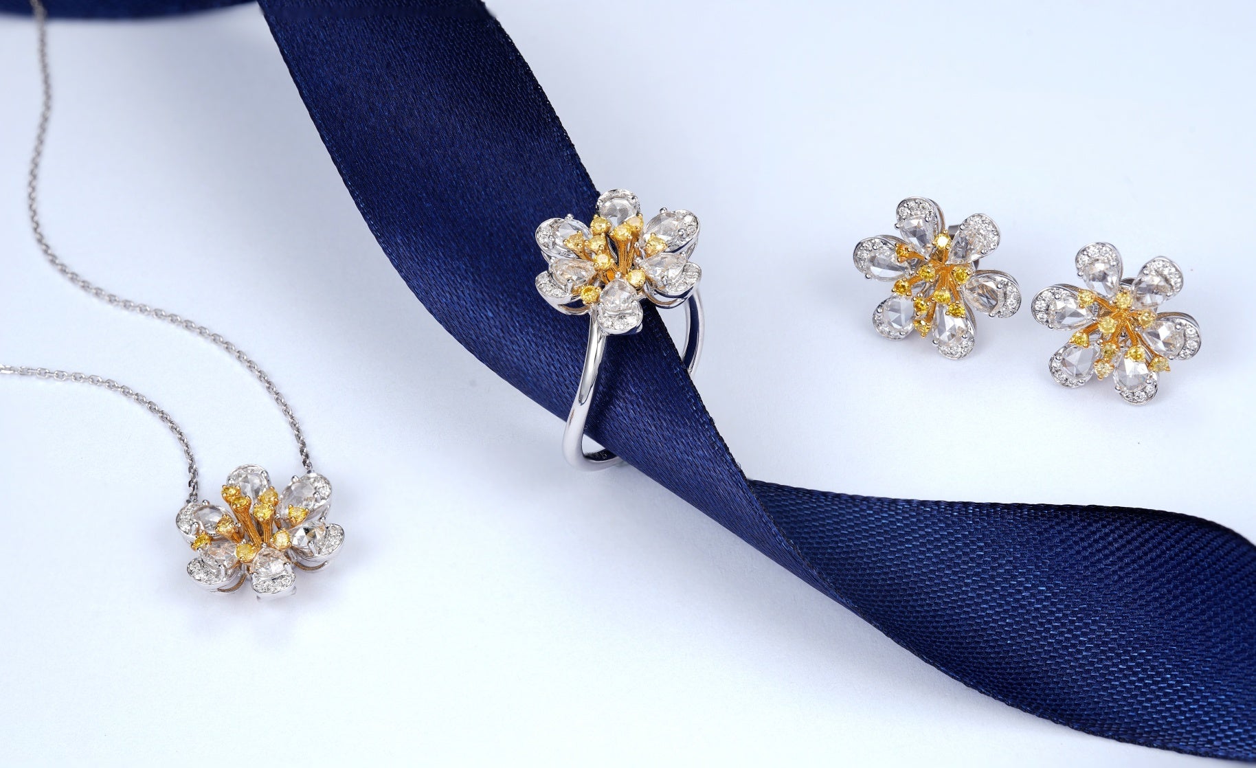 Luxurious Yellow Diamond Rose Six-Petal Pendant Jewelry - Yellow Diamond Pendant