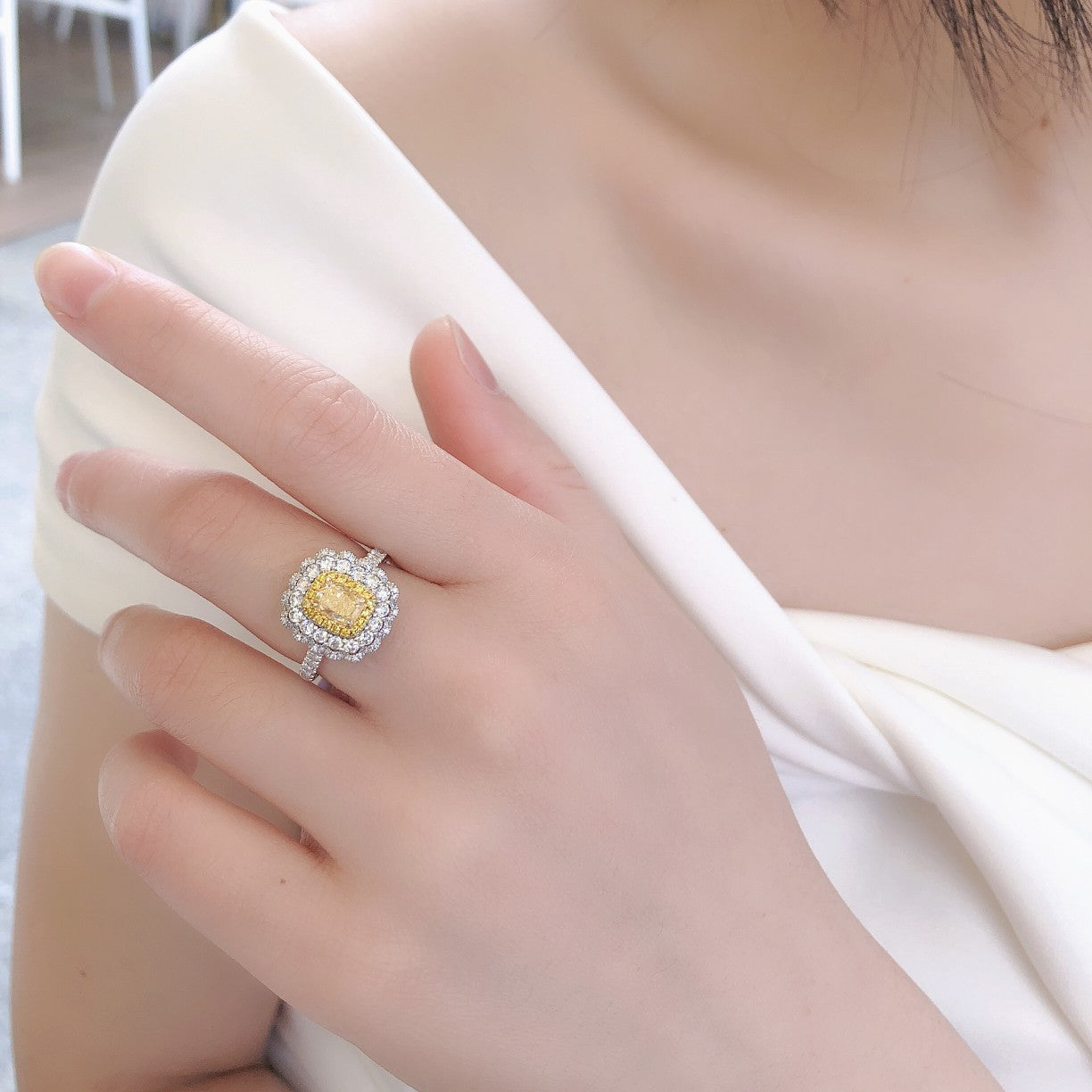 Luxury Double-Wear Diamond Ring with 2-carat Center Stone - Premium Jewelry - Yellow Diamond Ring