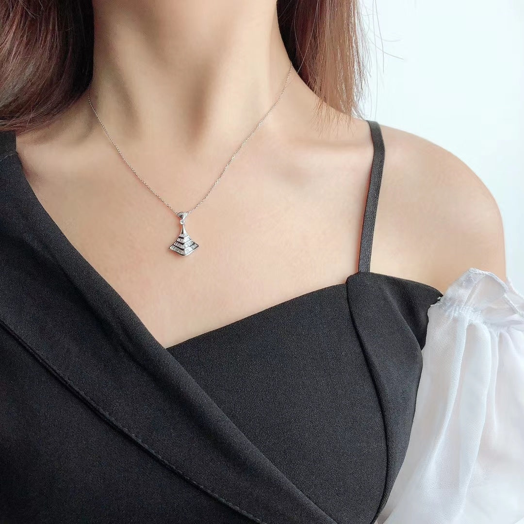 Luxury Pendant Necklace with Diamond Accents – Elegant Jewelry Piece - White Diamond Pendant