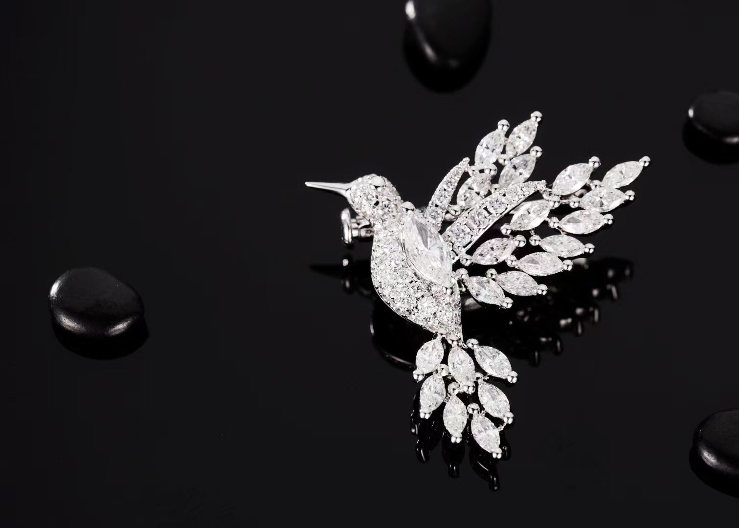 Magnificent Diamond-Encrusted Magpie Brooch Jewelry - Brooch