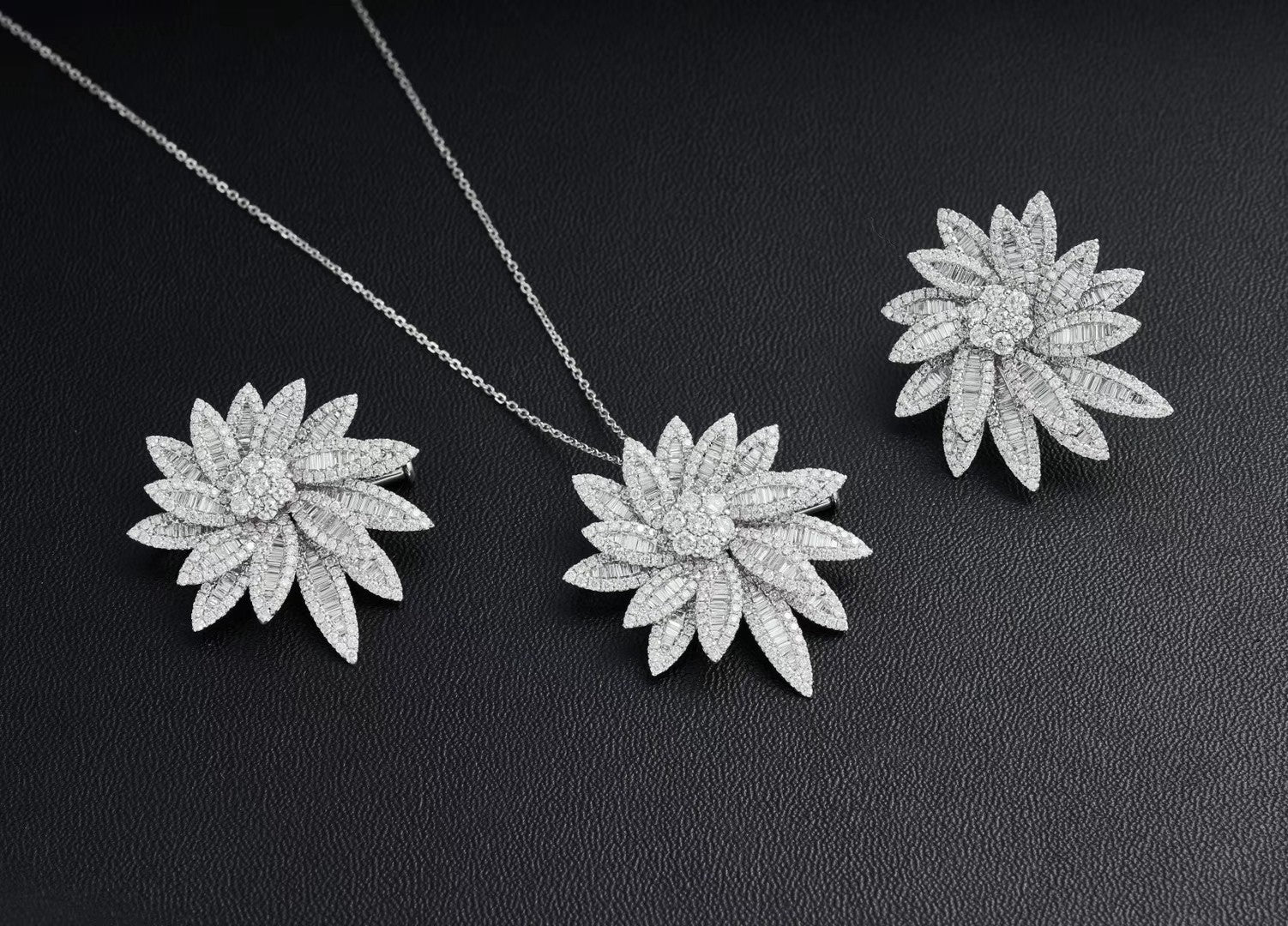 Maple Leaf Brooch Jewelry - Elegant and Unique Piece - White Diamond Pendant