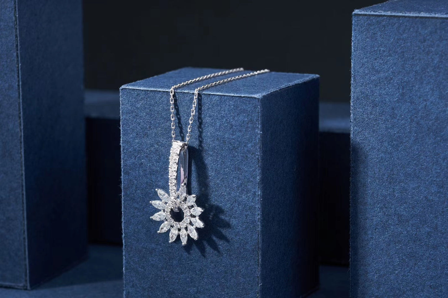 Mesmerizing Mare’s Eye Flower Jewelry Set - A Sparkling Gem Collection - White Diamond Set System