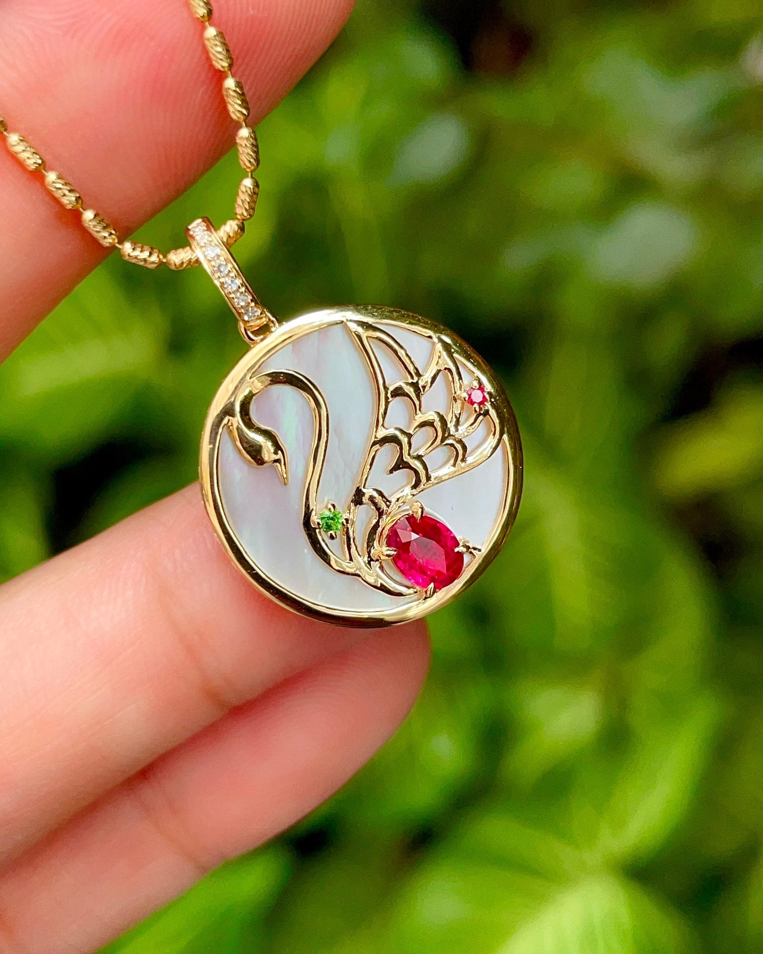 New Chinese-Style Jewelry: Elegant Ruby and White Mother-of-Pearl Pendant Jeweler.Jewelry