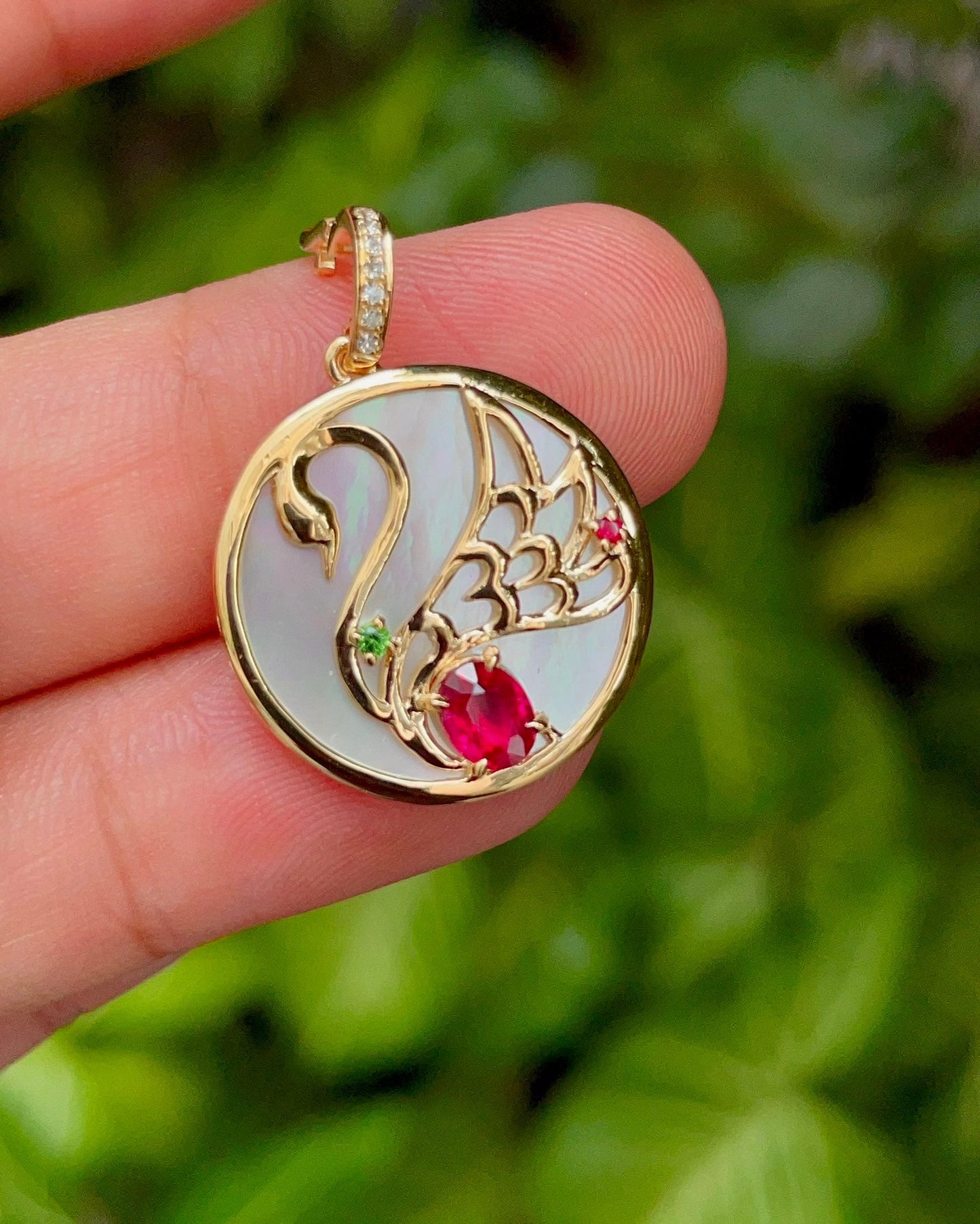 New Chinese-Style Jewelry: Elegant Ruby and White Mother-of-Pearl Pendant Jeweler.Jewelry