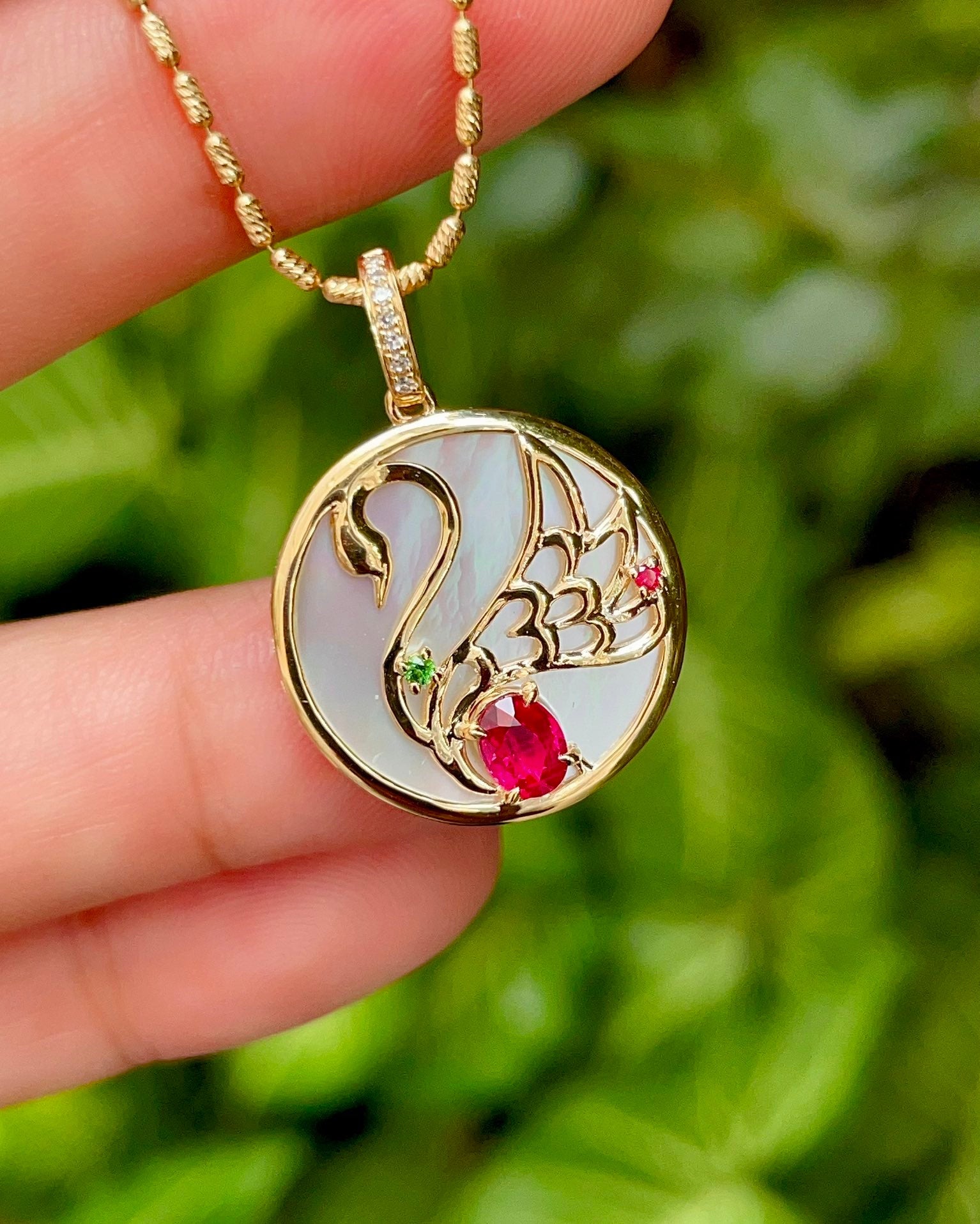 New Chinese-Style Jewelry: Elegant Ruby and White Mother-of-Pearl Pendant Jeweler.Jewelry