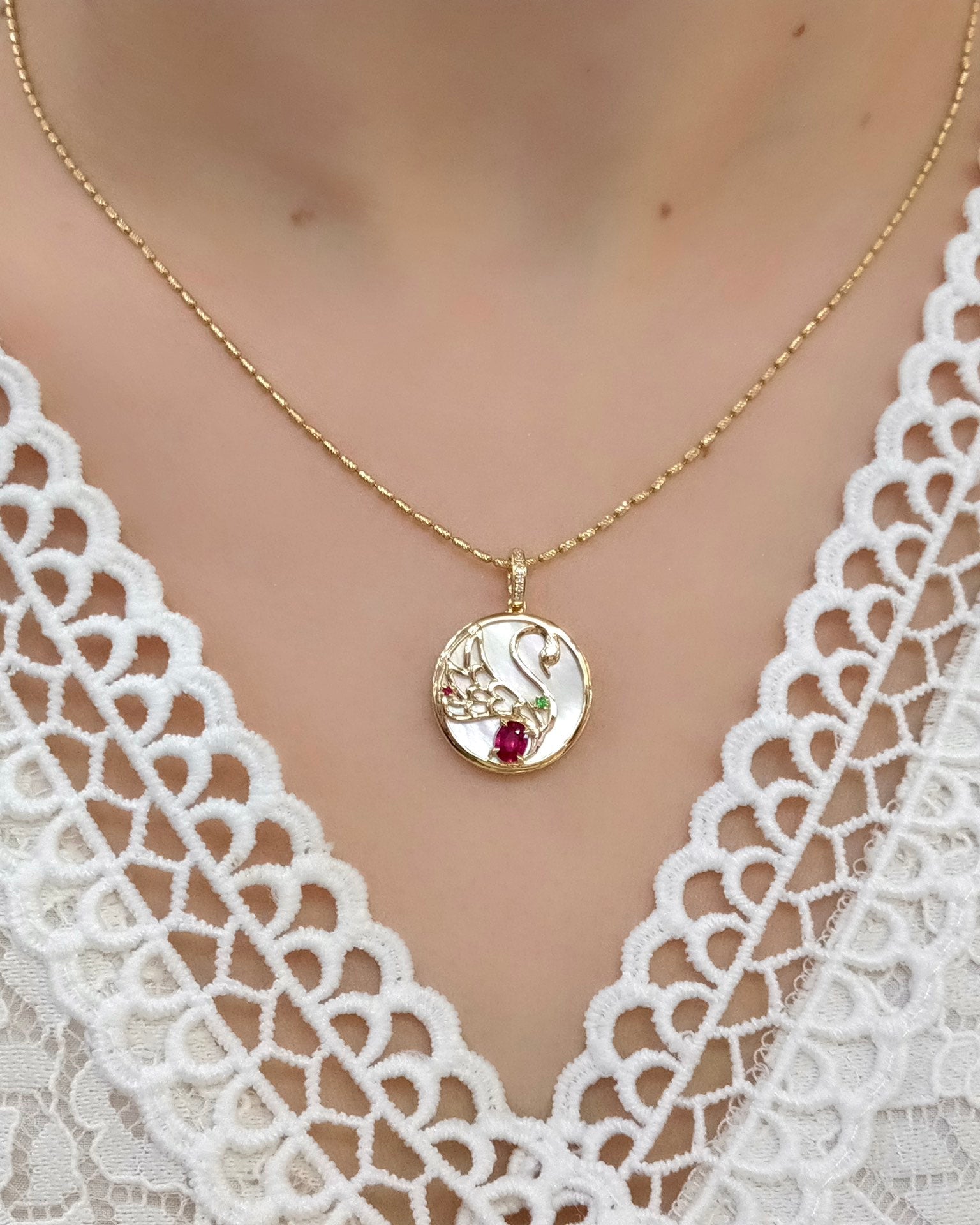 New Chinese-Style Jewelry: Elegant Ruby and White Mother-of-Pearl Pendant Jeweler.Jewelry