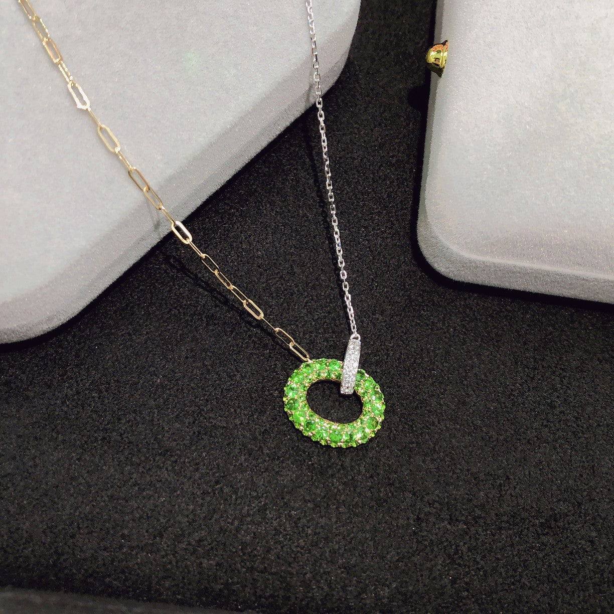 O-Shaped AB Chain Pendant with Color-Separated Tsavorite - Fine Jewelry - Chevrolet pendant