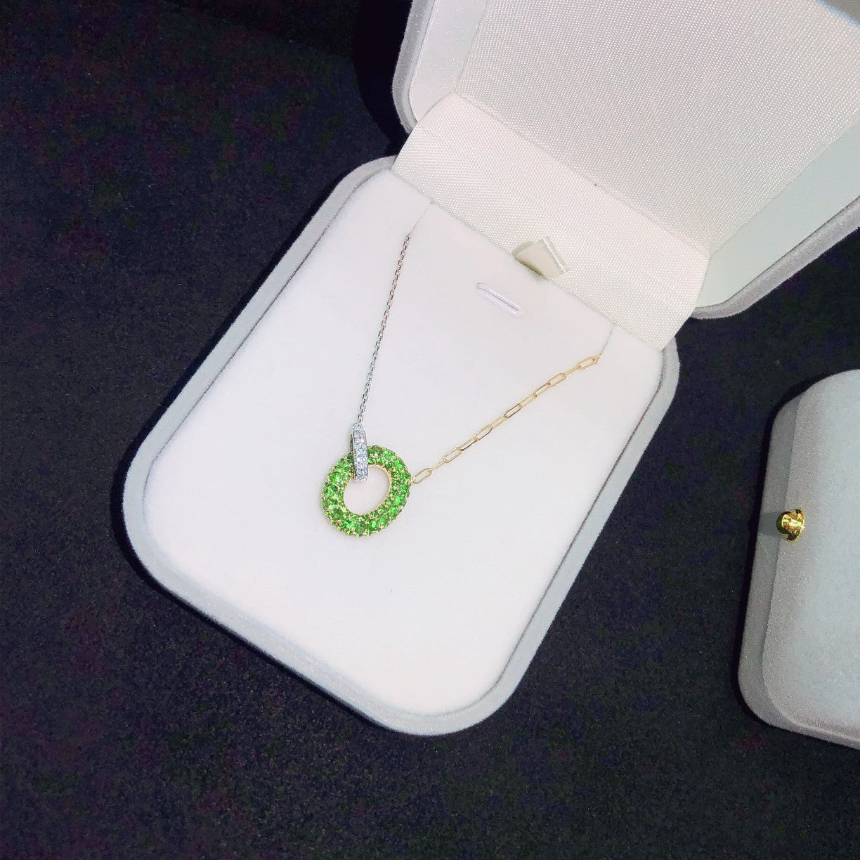 O-Shaped AB Chain Pendant with Color-Separated Tsavorite - Fine Jewelry - Chevrolet pendant