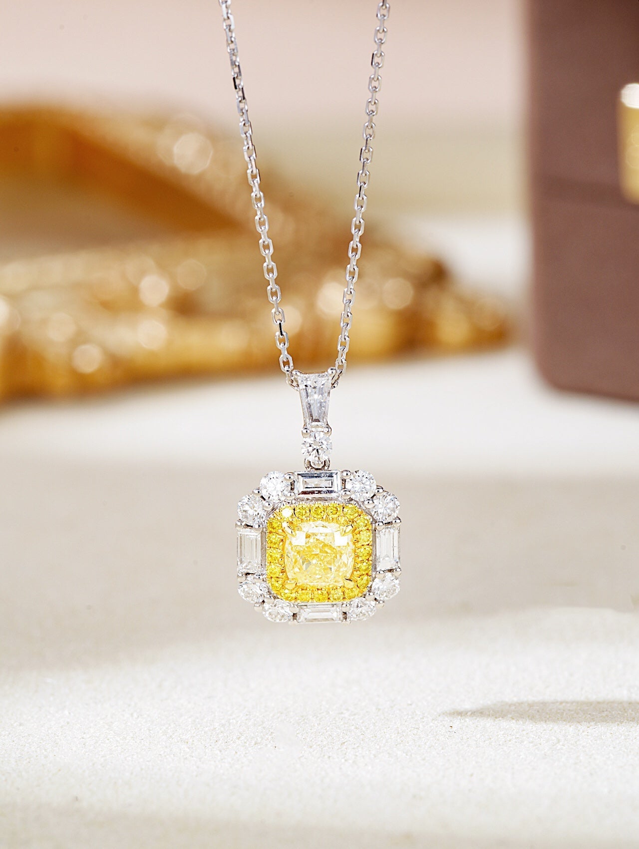 Pillow-Shaped Four-T Melon Seed Clasp Pendant Jewelry - Yellow Diamond Pendant