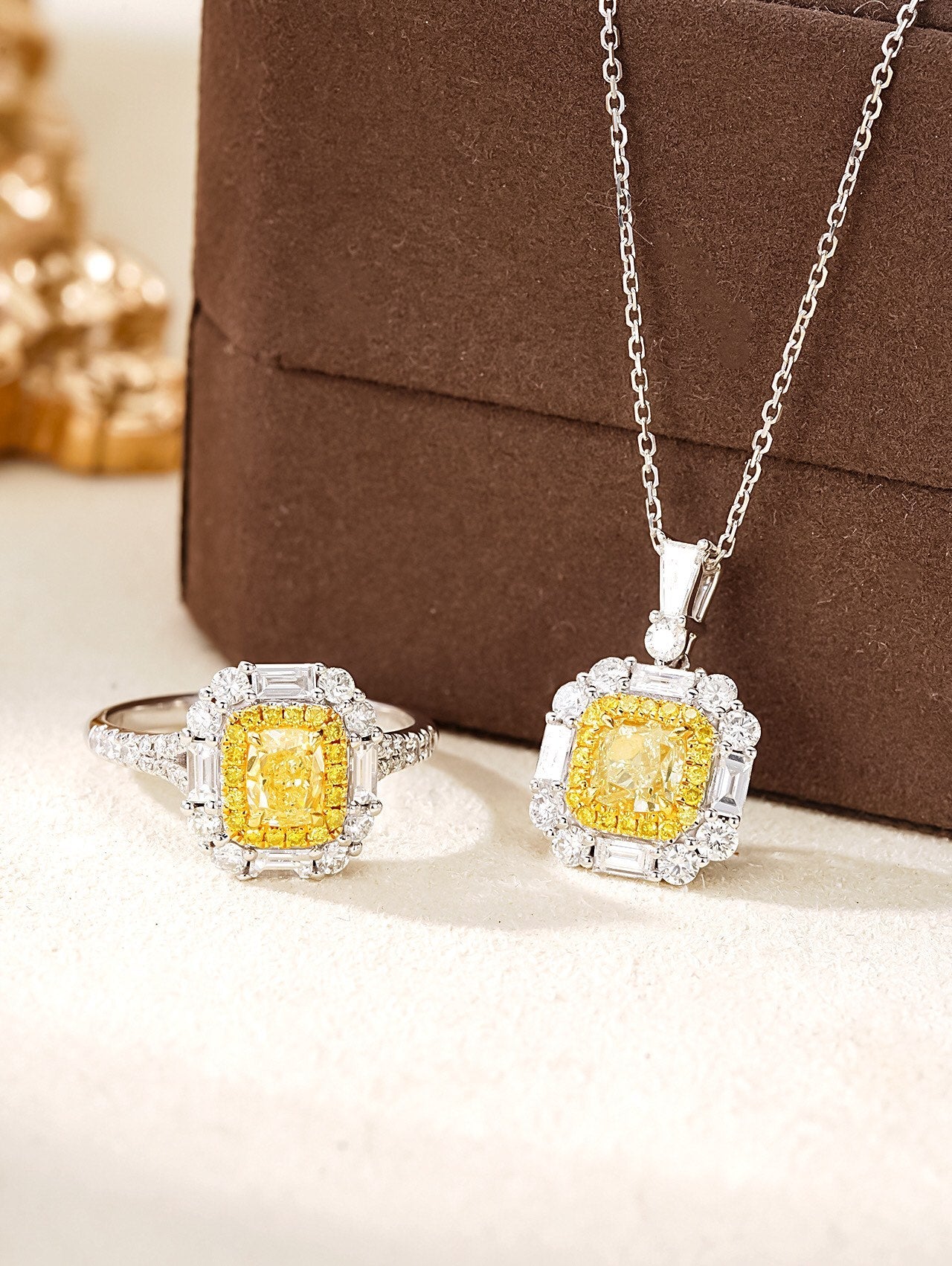 Pillow-Shaped Four-T Melon Seed Clasp Pendant Jewelry - Yellow Diamond Pendant