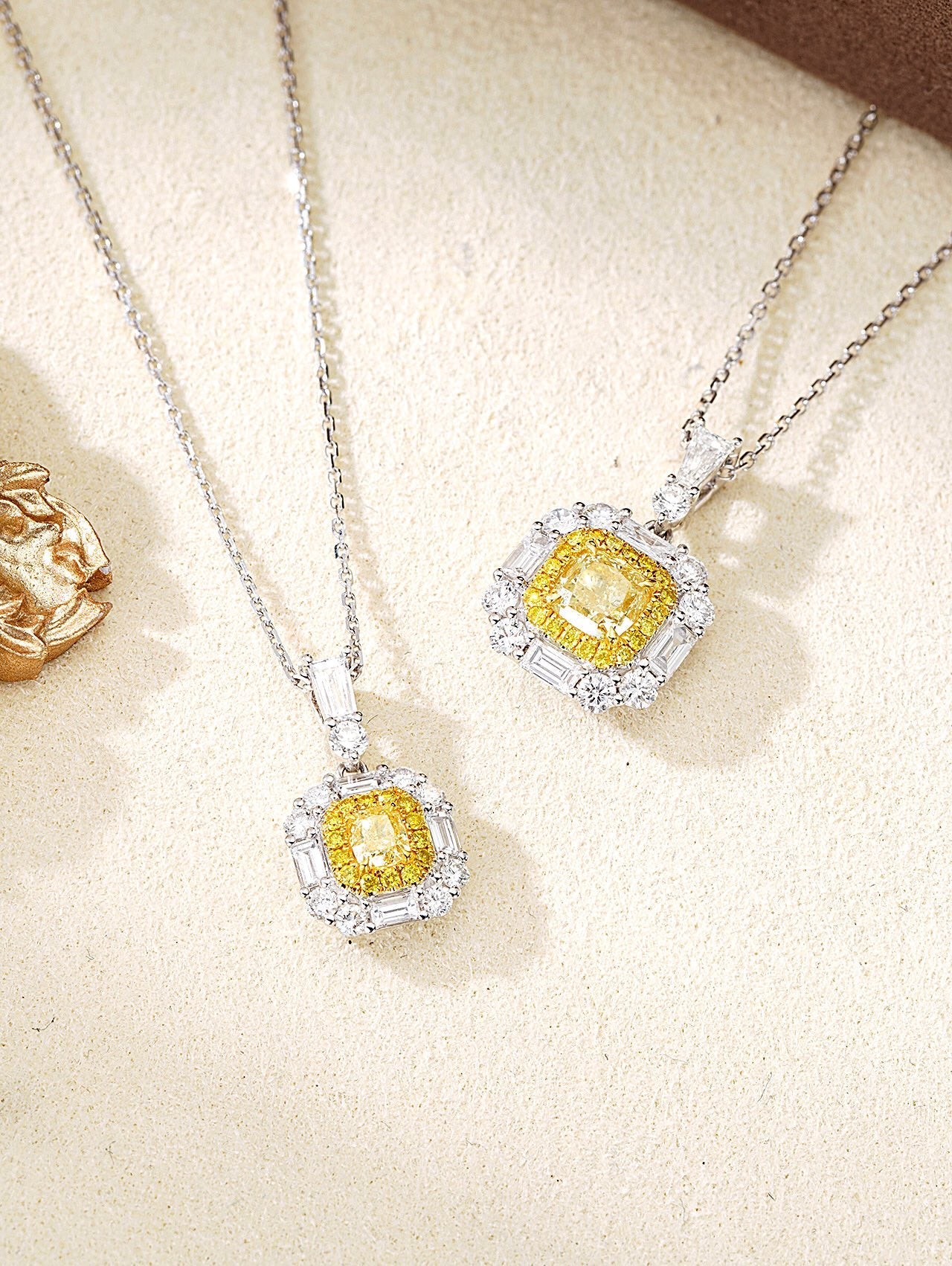 Pillow-Shaped Four-T Melon Seed Clasp Pendant Jewelry - Yellow Diamond Pendant