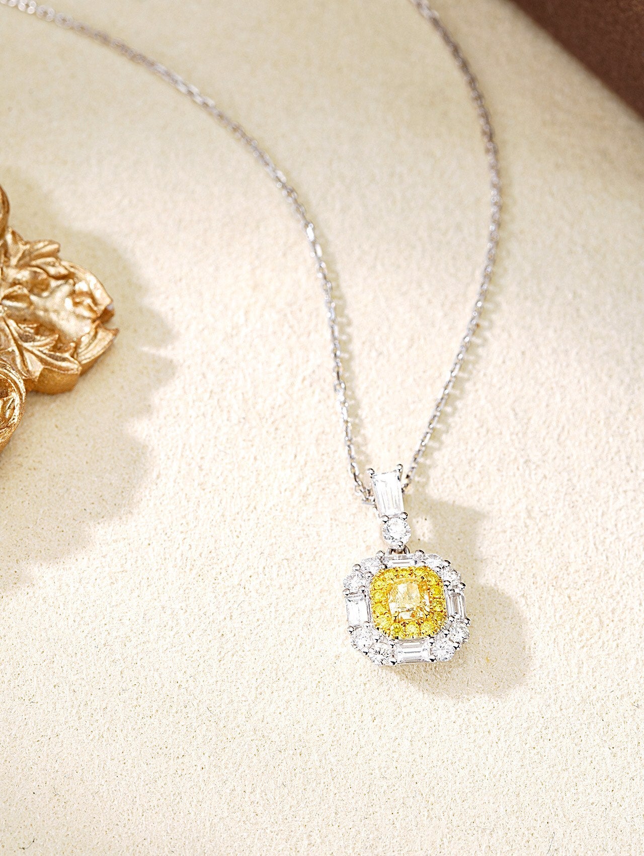 Pillow-Shaped Four-T Melon Seed Pendant with Chain - Elegant Jewelry Piece - Yellow Diamond Pendant