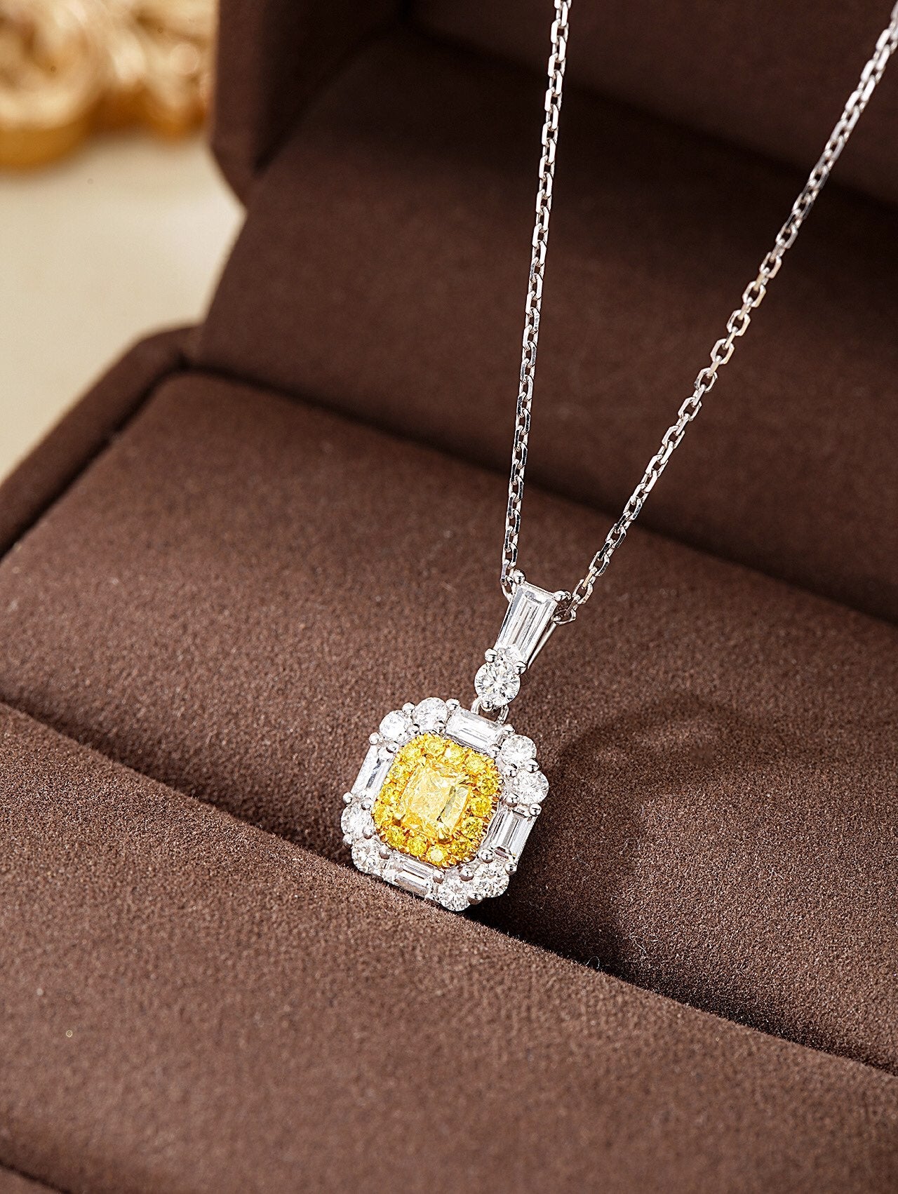 Pillow-Shaped Four-T Melon Seed Pendant with Chain - Elegant Jewelry Piece - Yellow Diamond Pendant