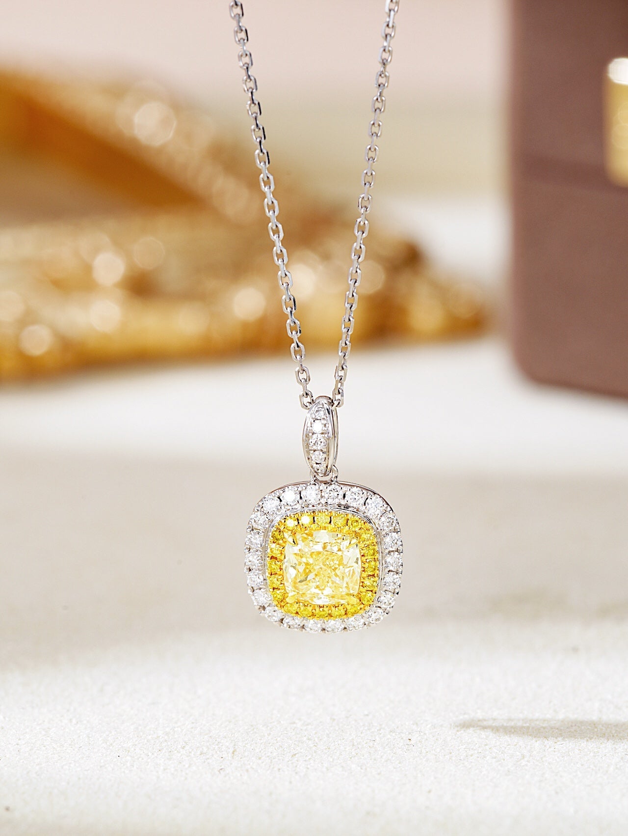 Pillow-Shaped Melon Seed Clasp Pendant Jewelry - Yellow Diamond Pendant