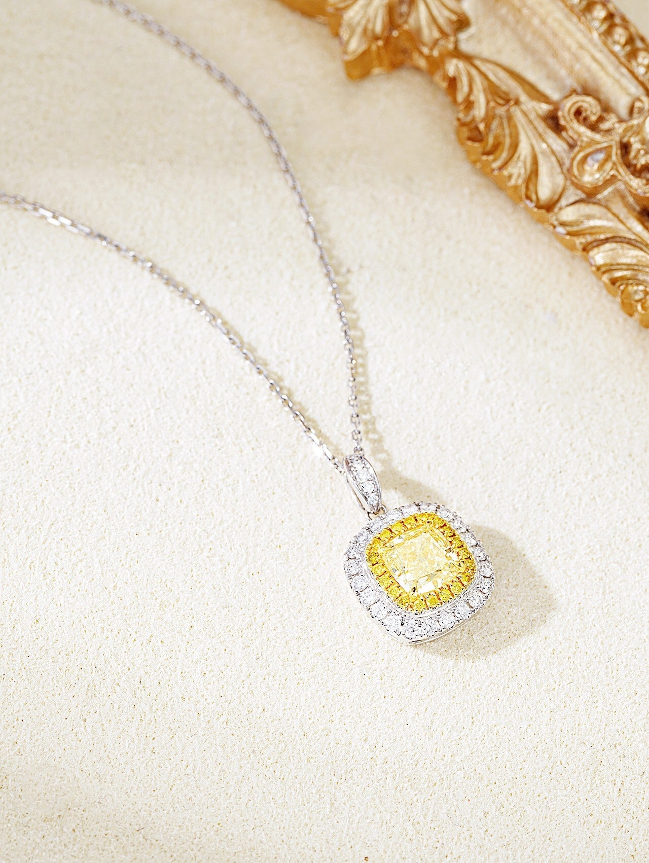 Pillow-Shaped Melon Seed Clasp Pendant Jewelry - Yellow Diamond Pendant