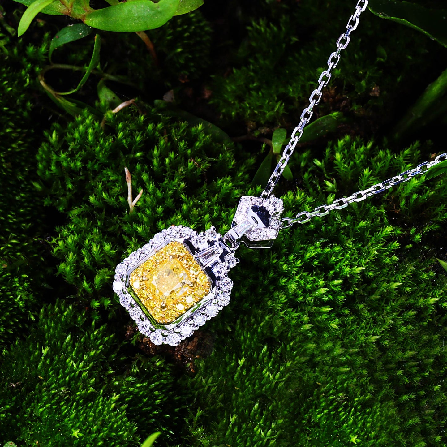 Pillow-Shaped Pendant in Elegant Design - Premium Jewelry - Yellow Diamond Pendant