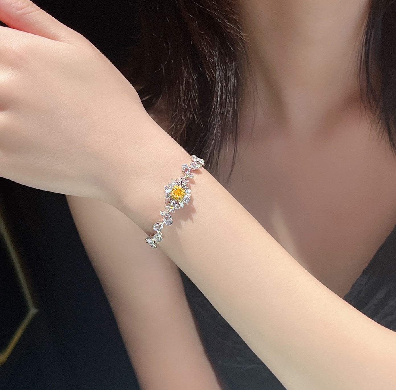 Premium Cushion-Cut & Pear-Shaped Yellow Diamond Bracelet - Exquisite Jewelry - Yellow Diamond Bracelet