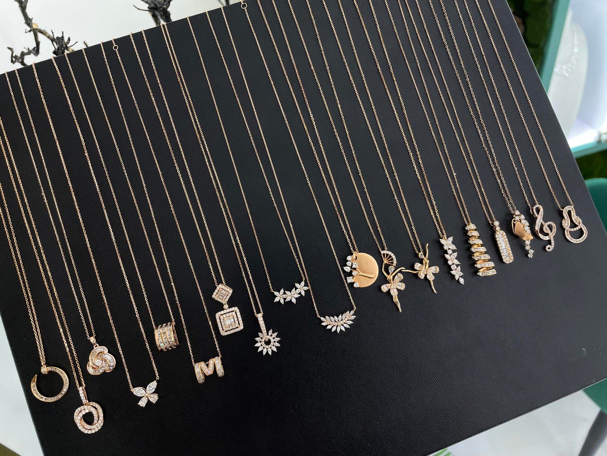 Rose Gold Pendant Collection: Exquisite Jewelry for Every Occasion - White Diamond Pendant