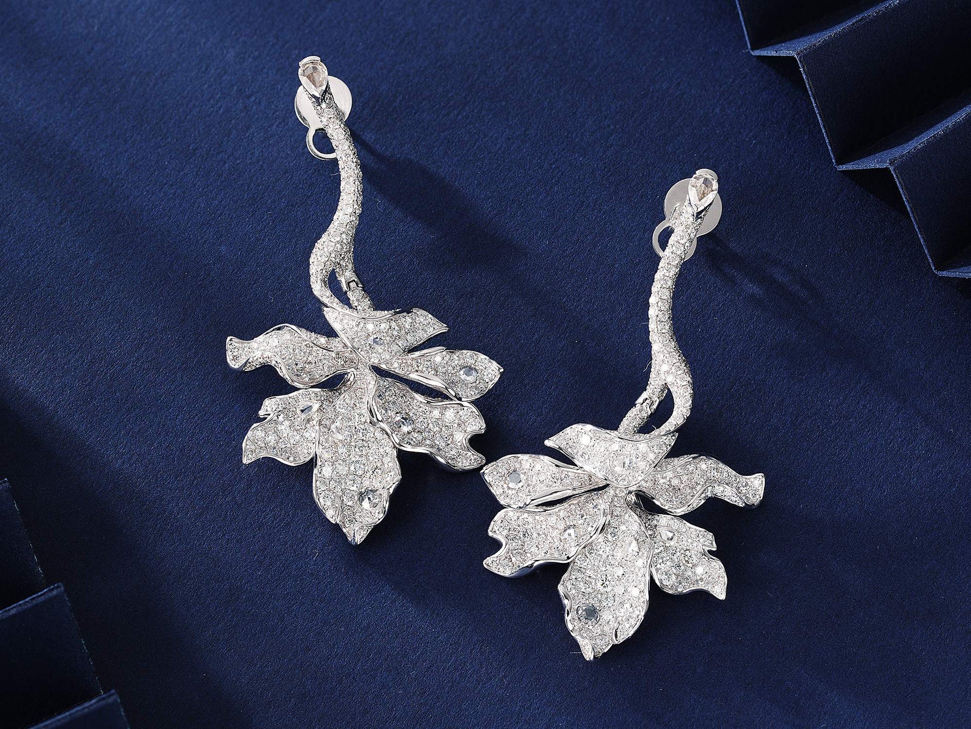 Rose Six-Leaf Small Earrings - Fine Jewelry Piece - Jeweler.Jewelry